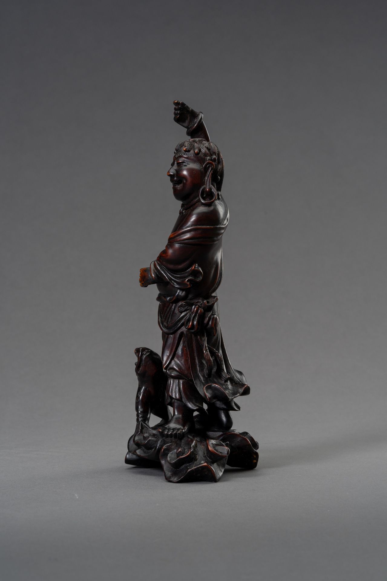 A WOOD CARVING OF LIU HAI, 1900s - Image 4 of 10