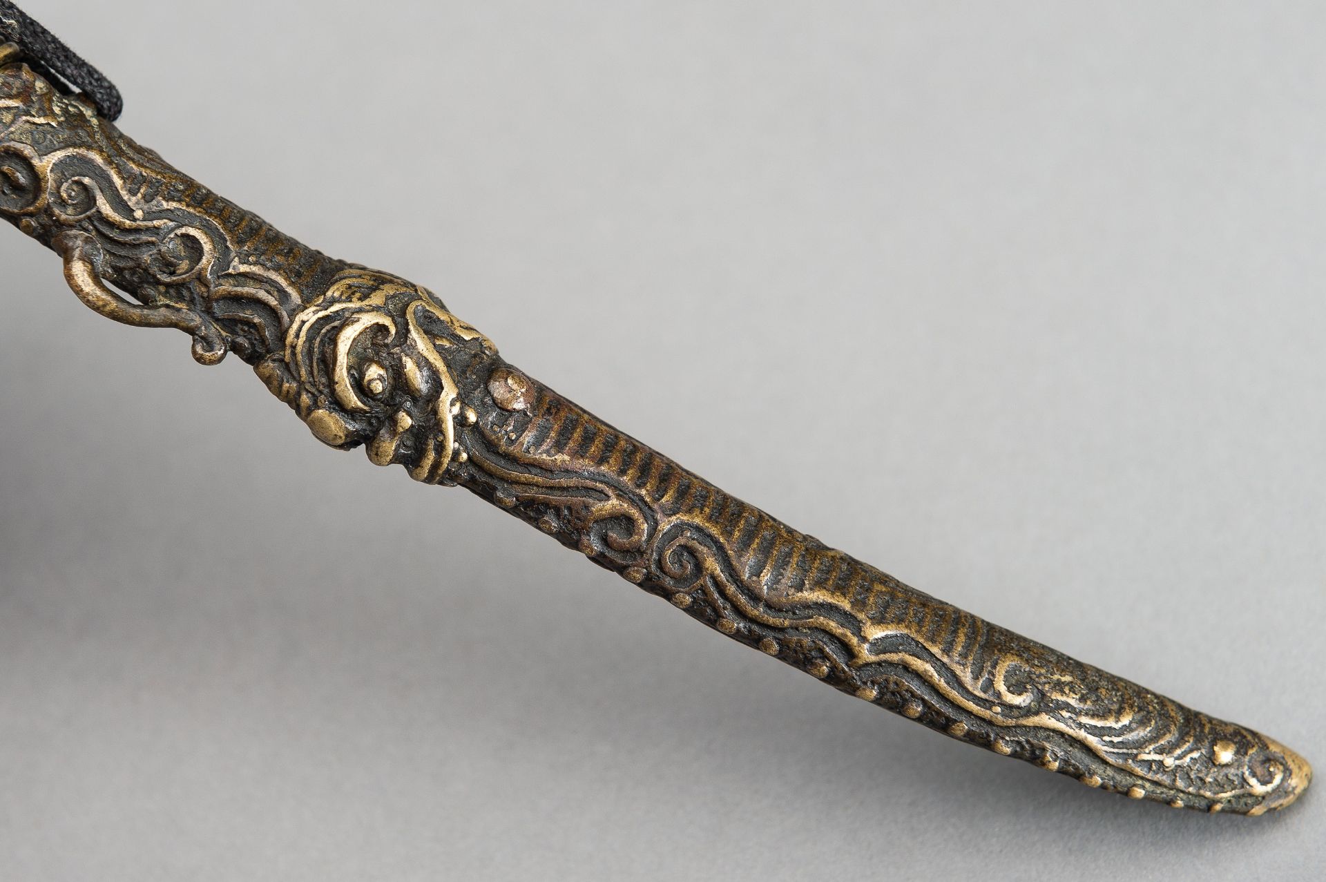 A BRASS 'DRAGON' YATATE, EDO - Image 8 of 13