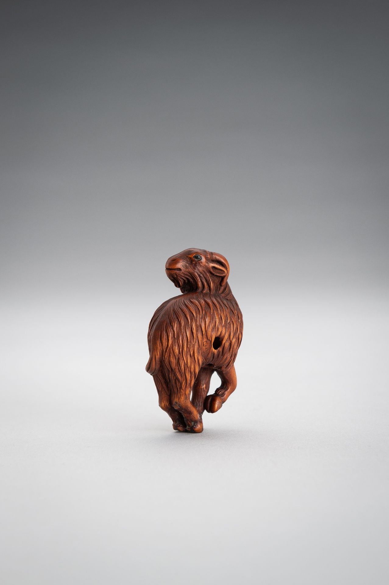 A WOOD NETSUKE OF A GOAT - Image 5 of 11