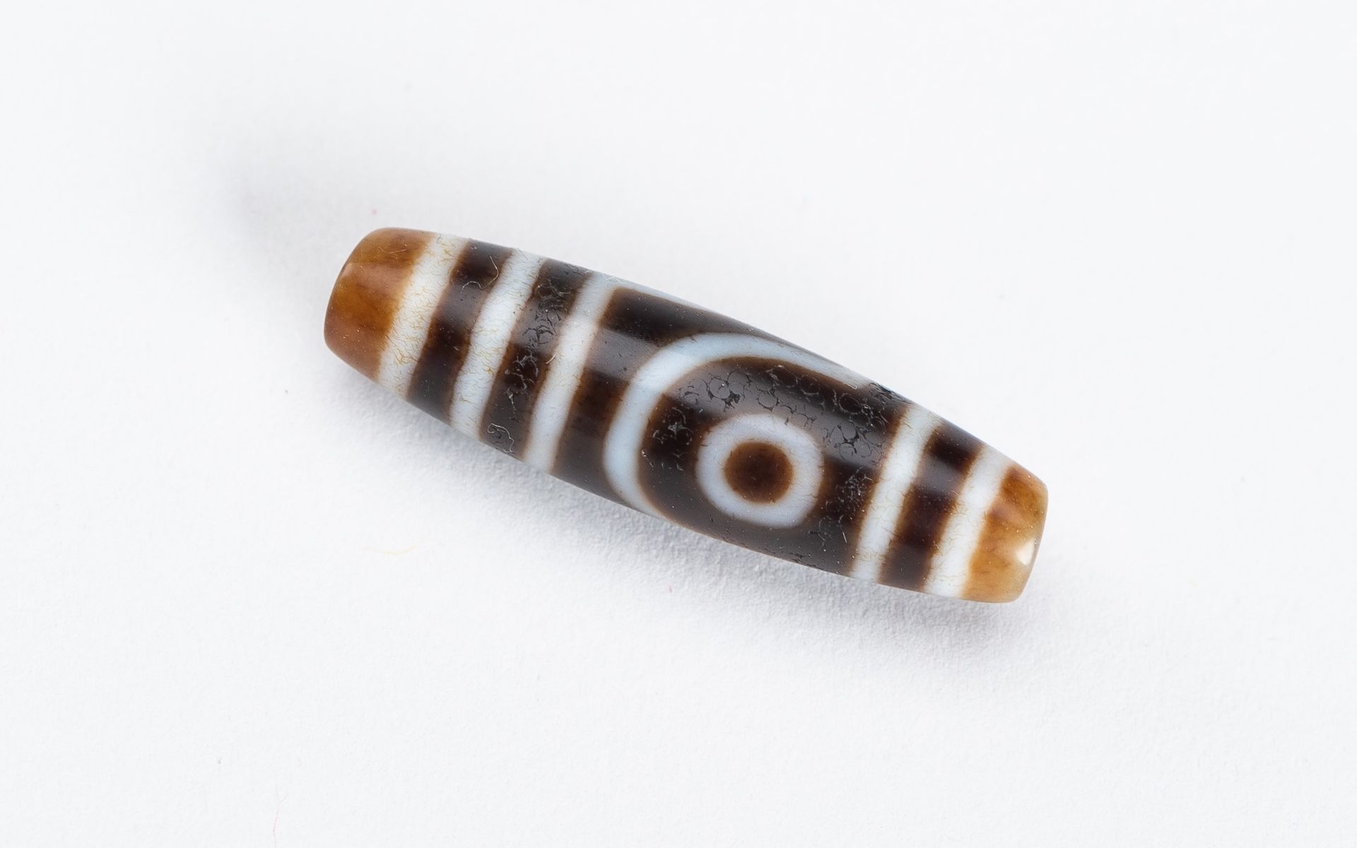 A TIBETAN AGATE 'DZI' BEAD