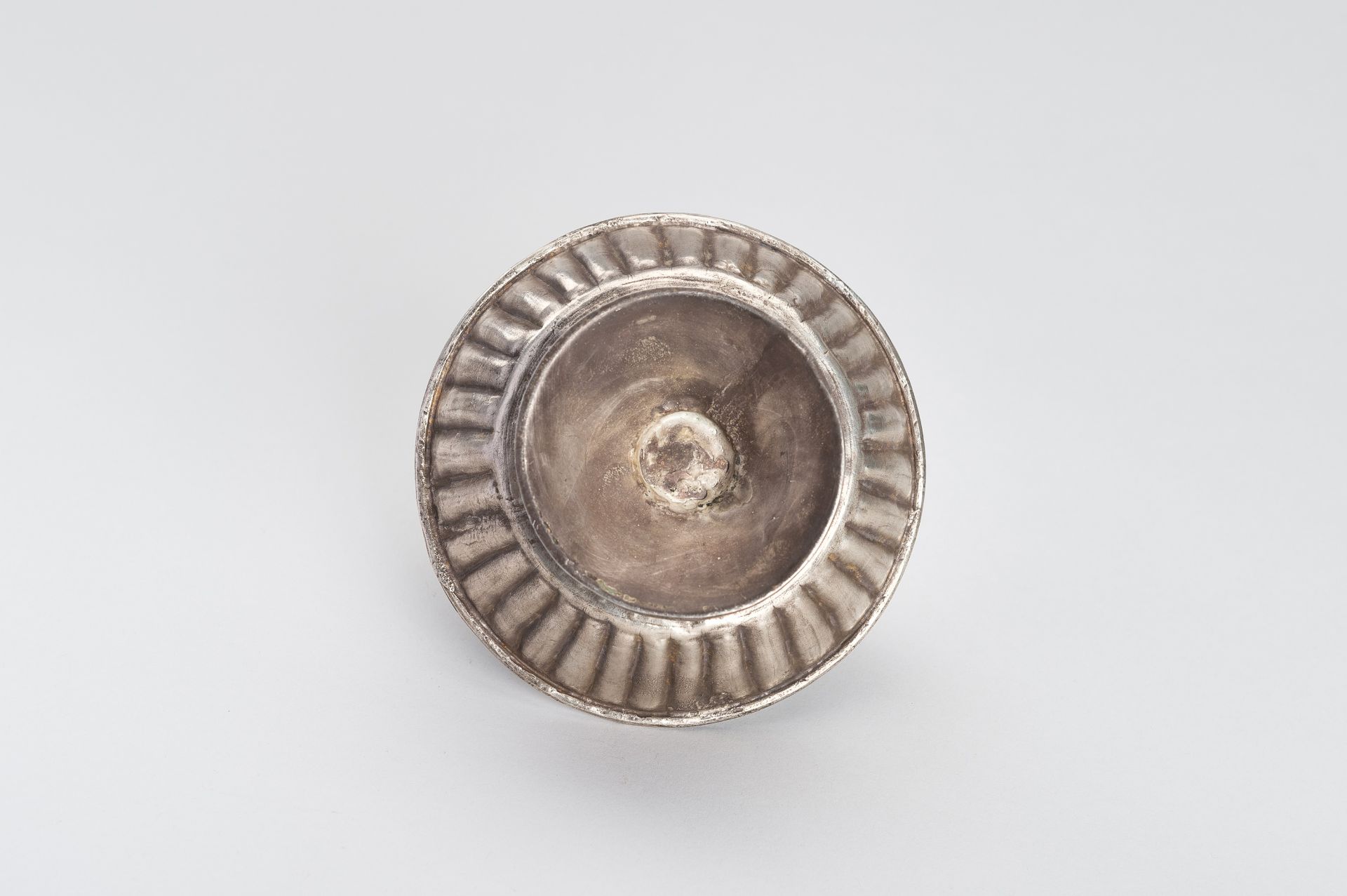 A GHANDARAN SILVER REPOUSSE BOWL WITH FEMALE FIGURE - Image 11 of 11