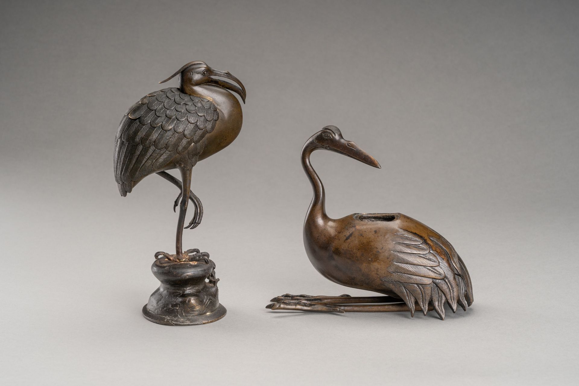 A LOT WITH 'CRANE AND HERON" BRONZE CENSERS, MEIJI - Bild 3 aus 8