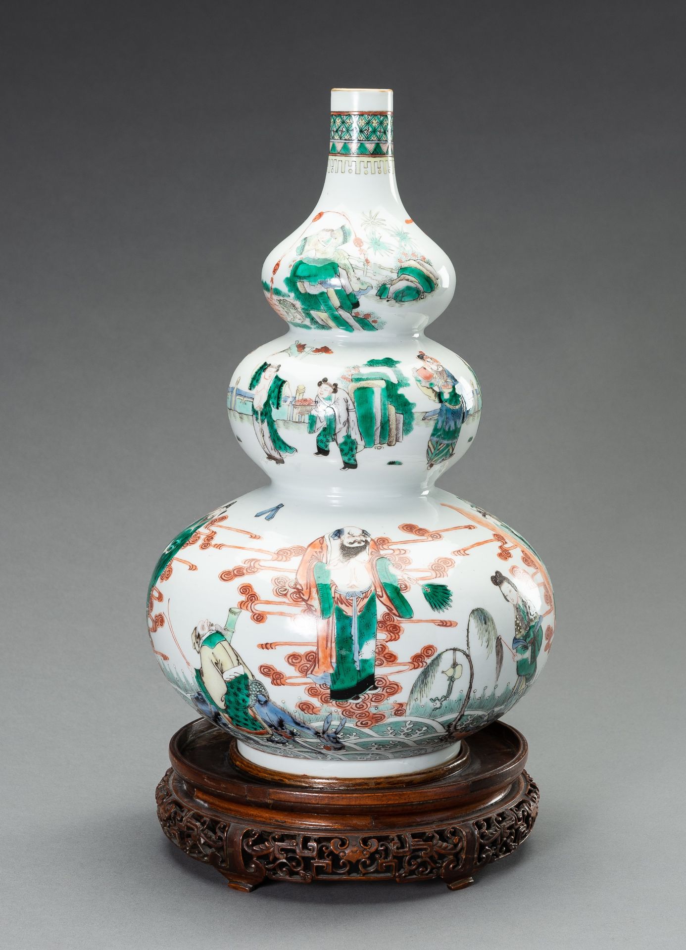 A LARGE FAMILLE VERTE TRIPLE-GOURD PORCELAIN VASE, QING