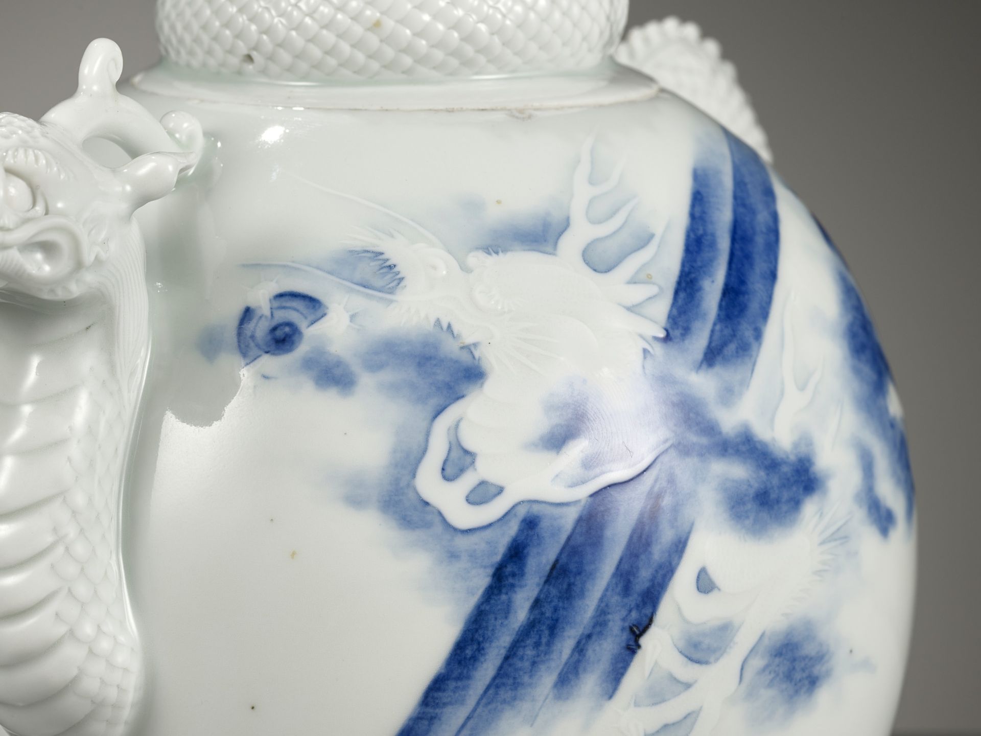 A HIRADO BLUE AND WHITE 'DRAGON' EWER AND COVER - Image 3 of 12