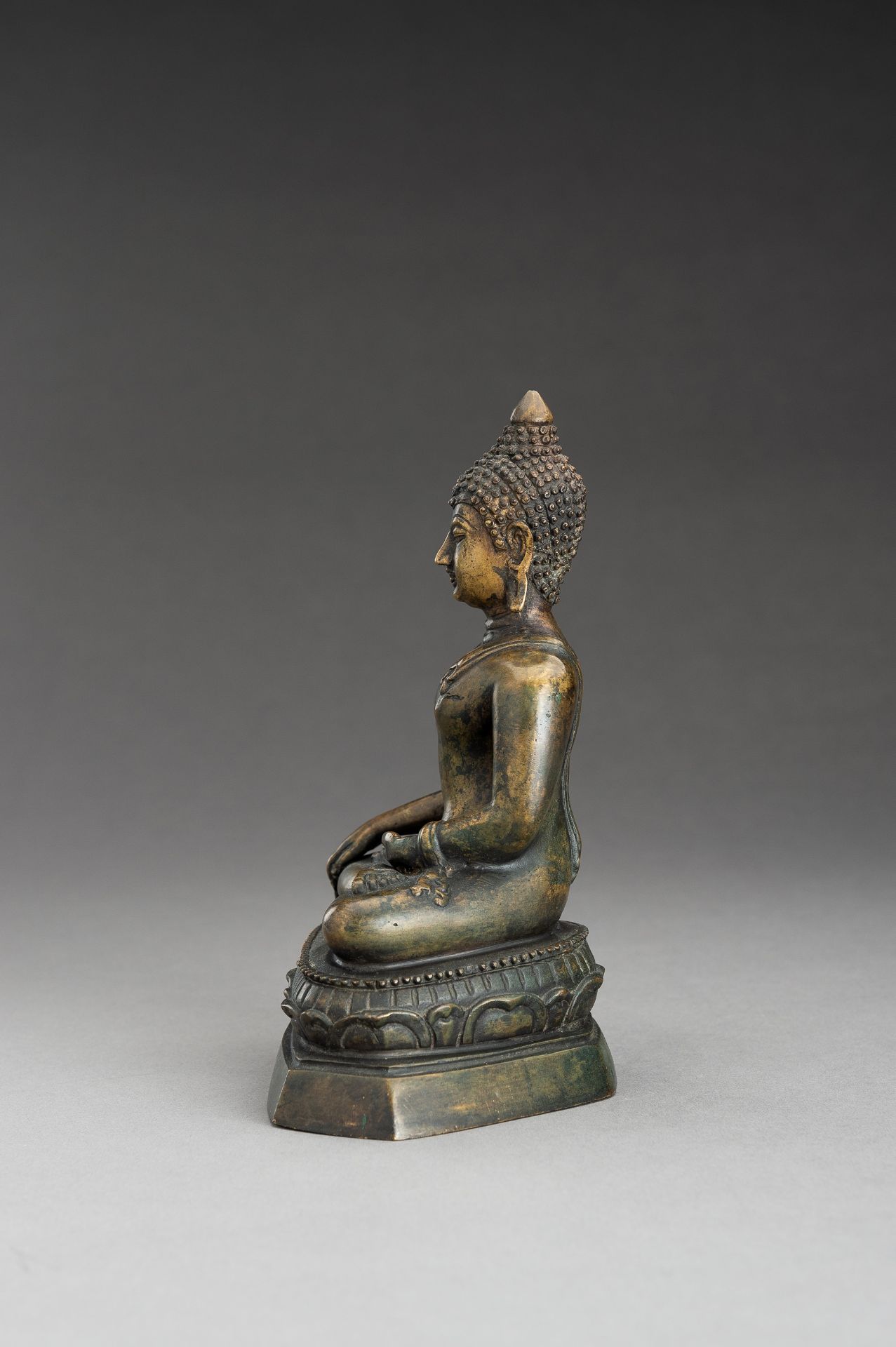 A THAI BRONZE FIGURE OF BUDDHA MARAVIJAYA, 19TH CENTURY - Image 5 of 10