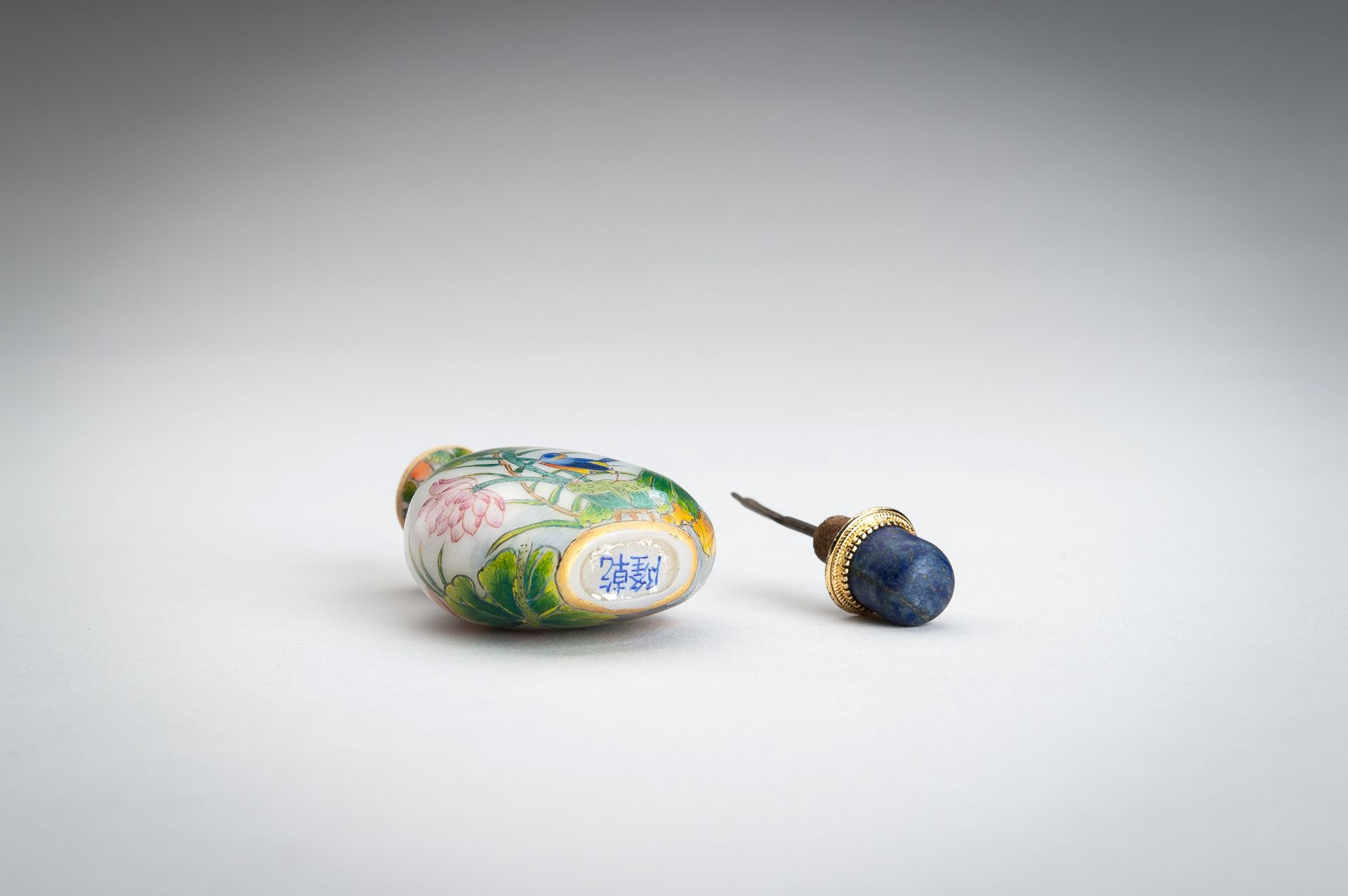 AN ENAMELED GLASS SNUFF BOTTLE WITH FLOWERS AND BIRDS, REPUBLIC - Image 12 of 13