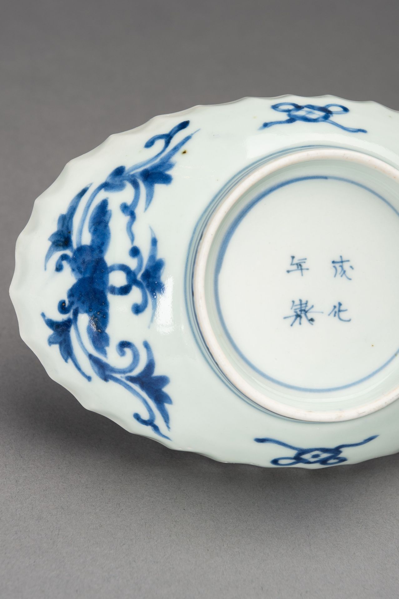 A BLUE AND WHITE 'DRAGON' ARITA PORCELAIN TRAY, MEIJI - Image 8 of 9
