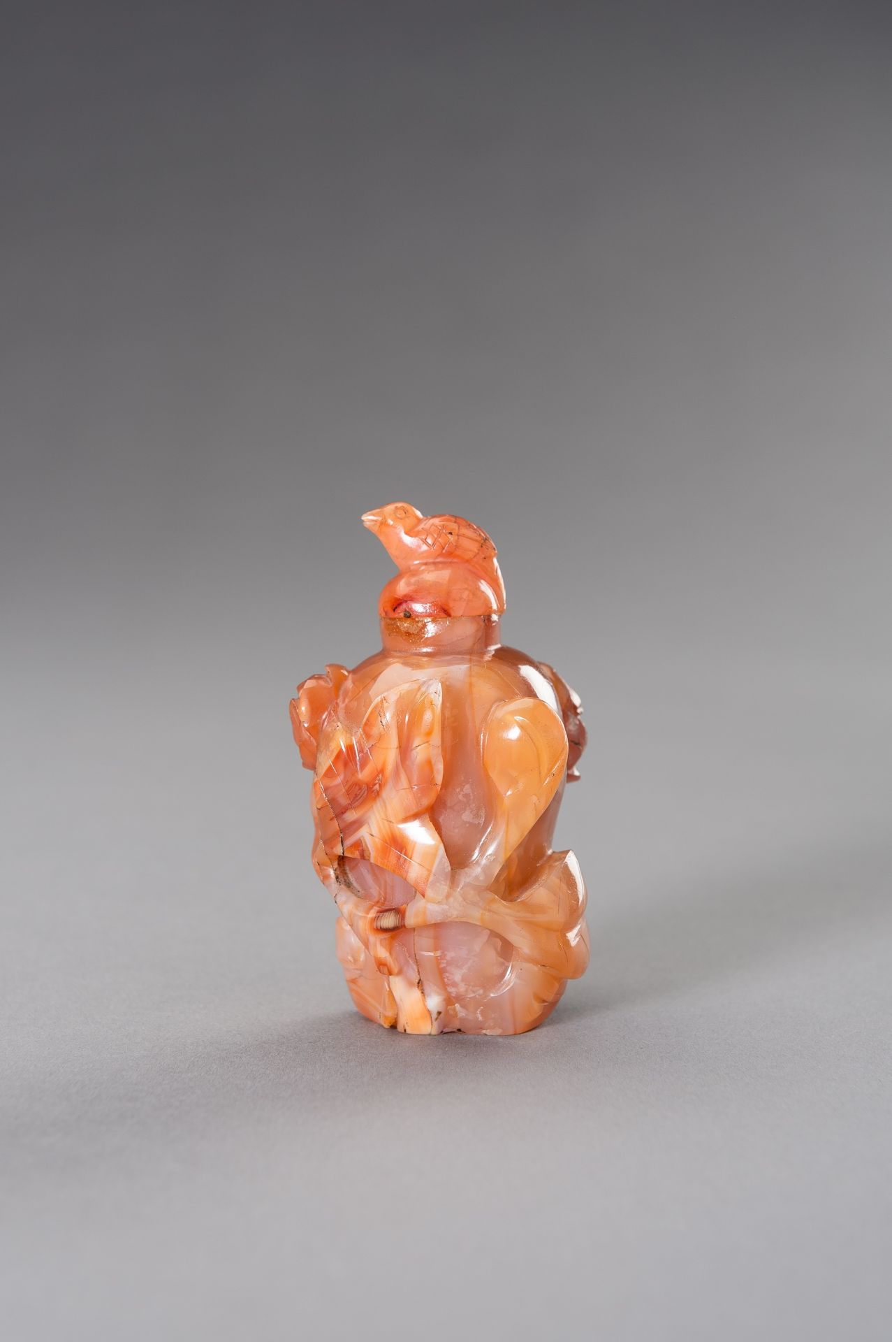 AN AGATE SNUFF BOTTLE, QING DYNASTY - Image 9 of 11