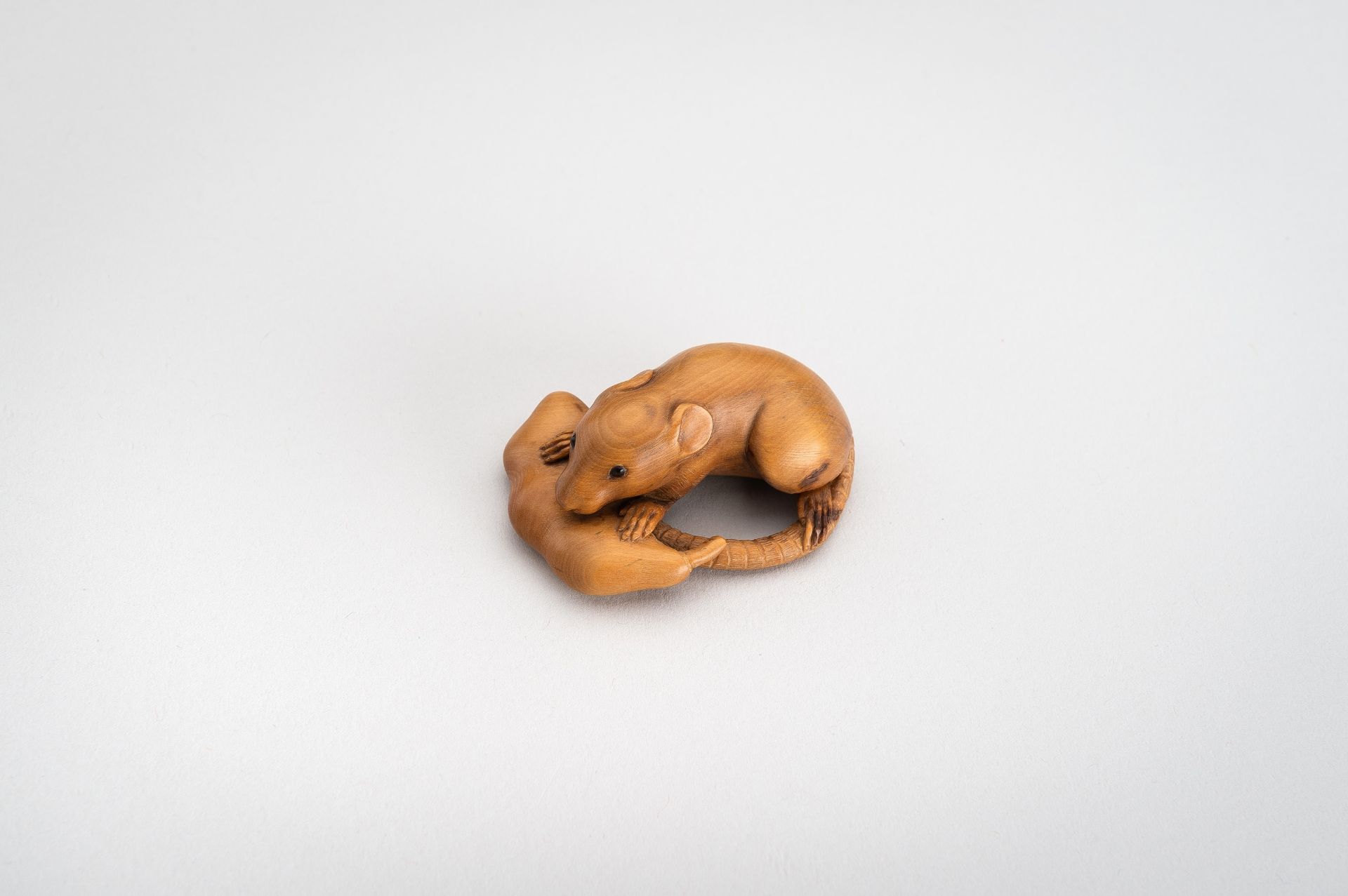 A WOOD NETSUKE OF A RAT WITH EDAMAME BEAN POD - Image 5 of 12