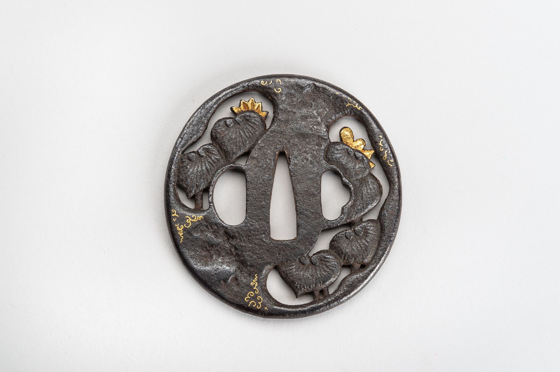 A LOT WITH FIVE IRON TSUBA, EDO PERIOD - Bild 10 aus 14