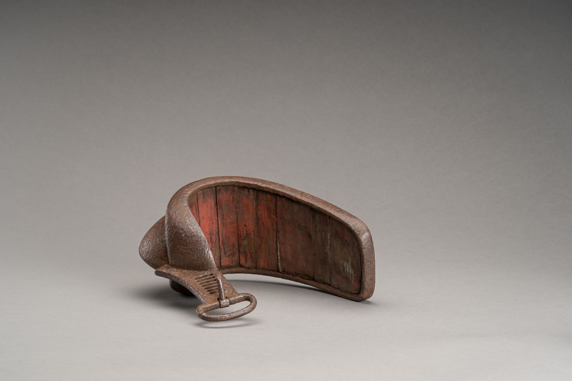 A PAIR OF IRON ABUMI (STIRRUPS), EDO - Bild 9 aus 9