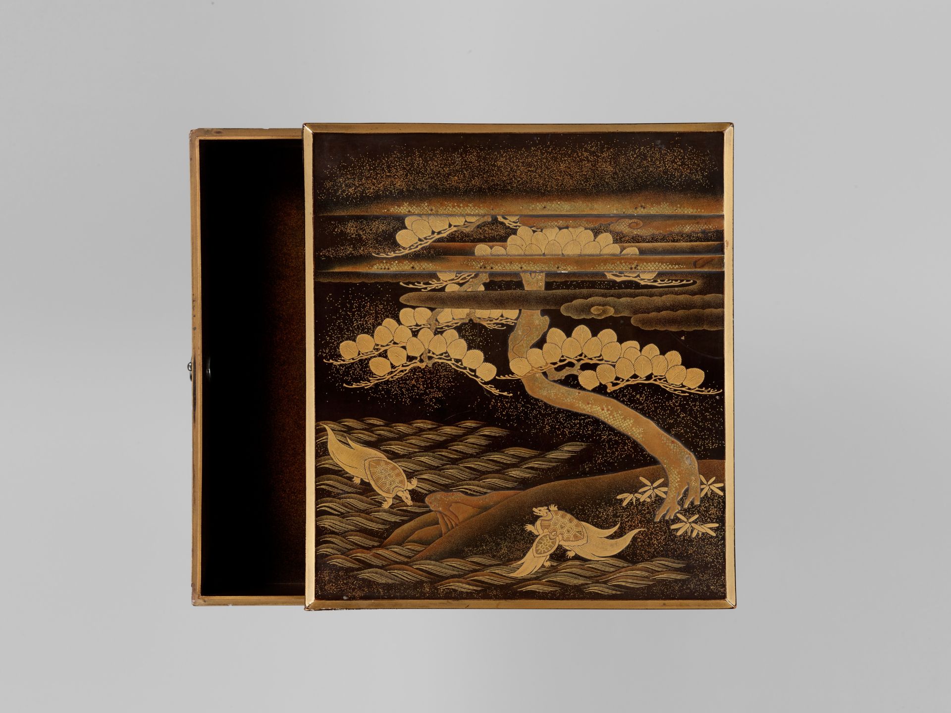 A LACQUER BOX AND COVER WITH MINOGAME DESIGN - Image 5 of 10