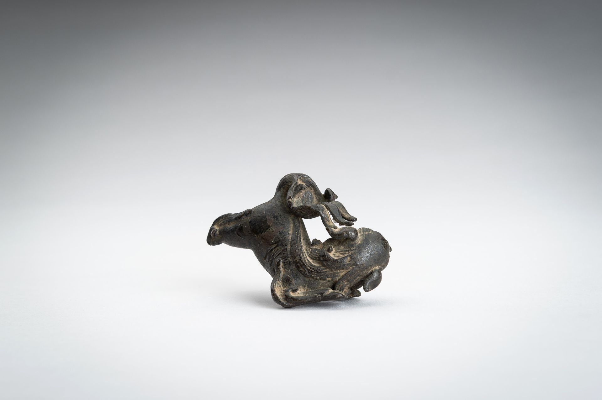 A BRONZE 'BUDDHIST LION' ORNAMENT, MING - Image 3 of 14