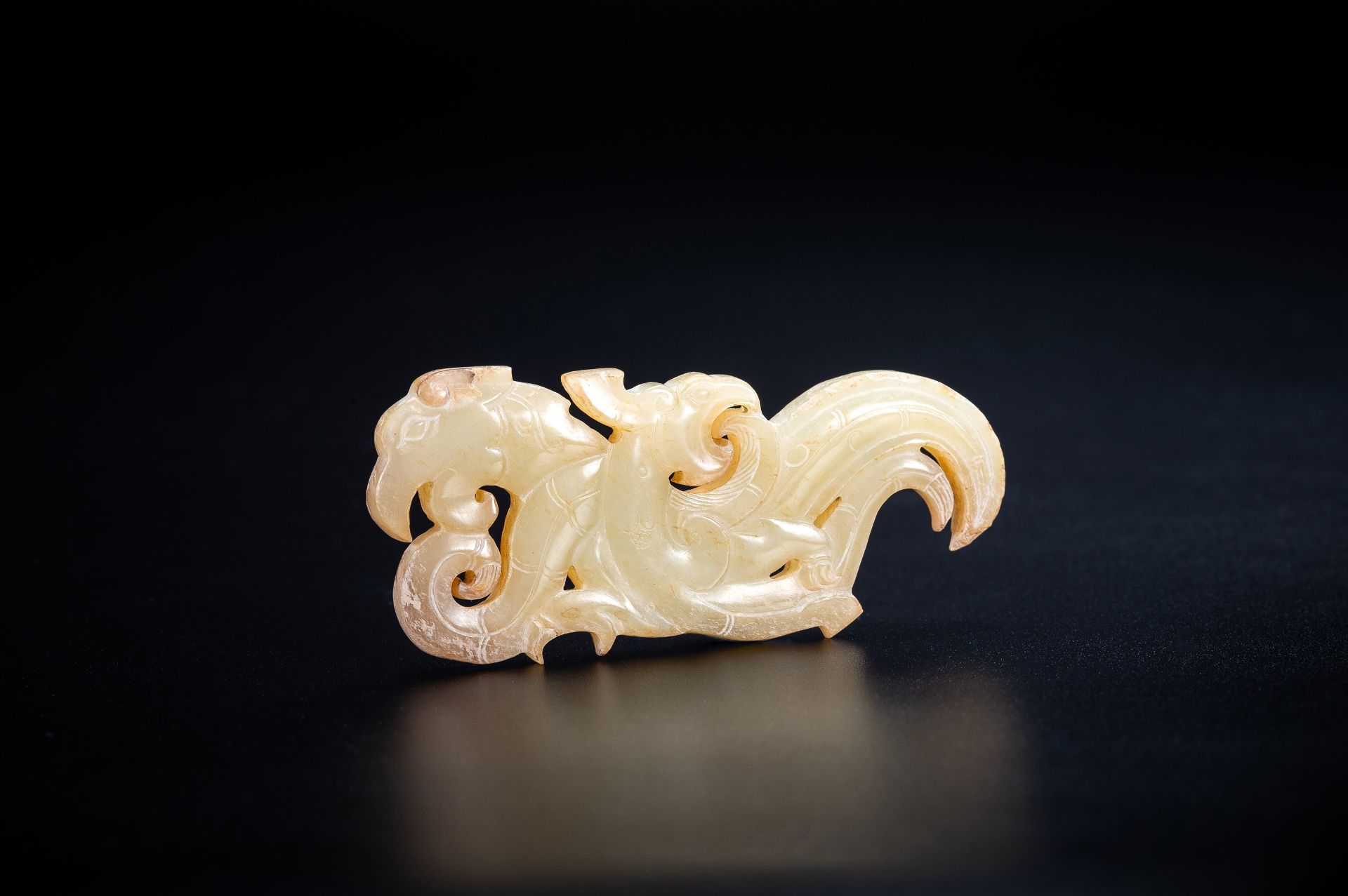 A PALE GREEN JADE CARVING WITH DRAGON AND PHOENIX, BEISHANTOU TYPE, WESTERN HAN - Bild 3 aus 7