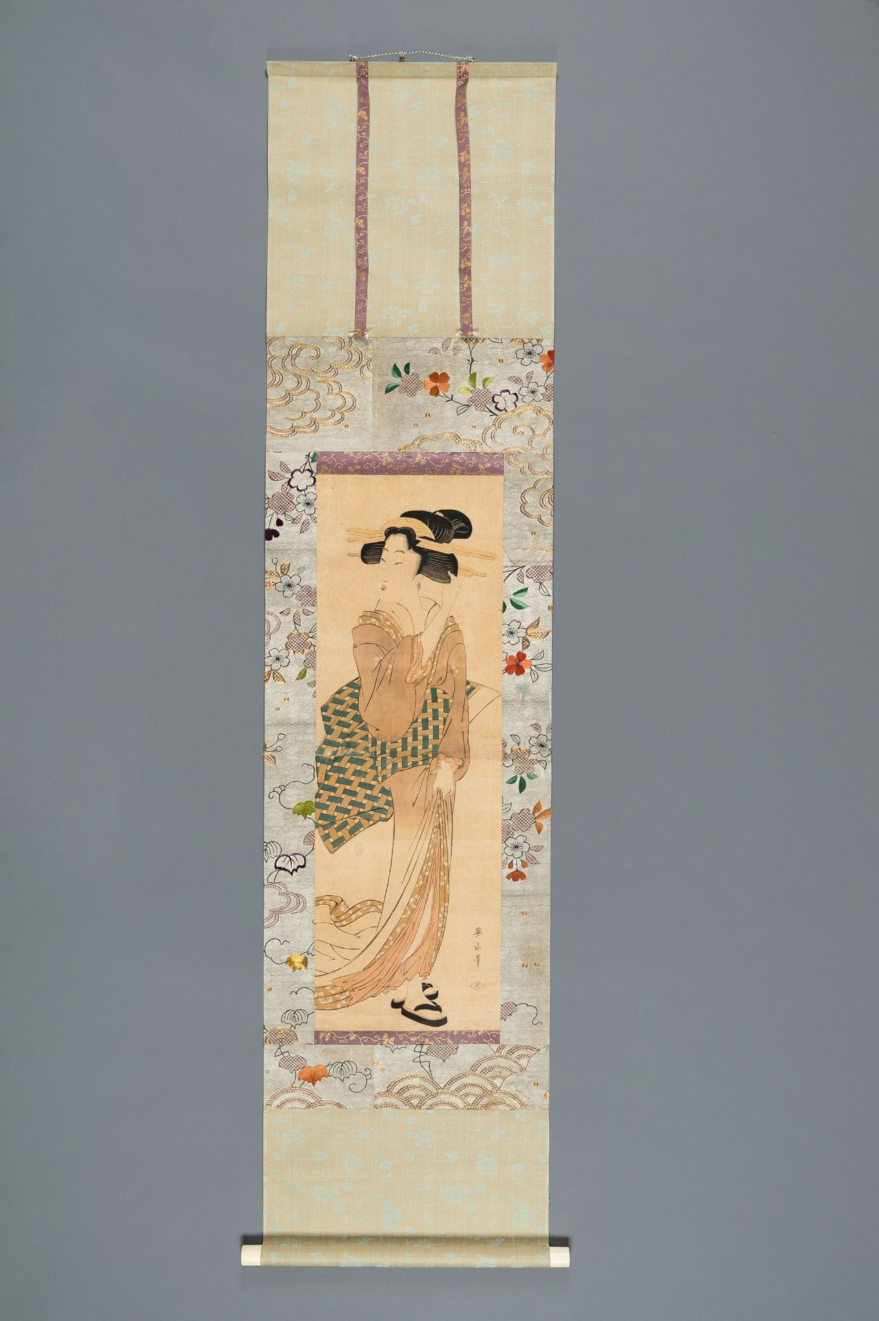 KIKUGAWA EIZAN (1787-1867): A TWO-PART COLOR WOODBLOCK PRINT KAKEMONO OF A BEAUTY - Image 2 of 11