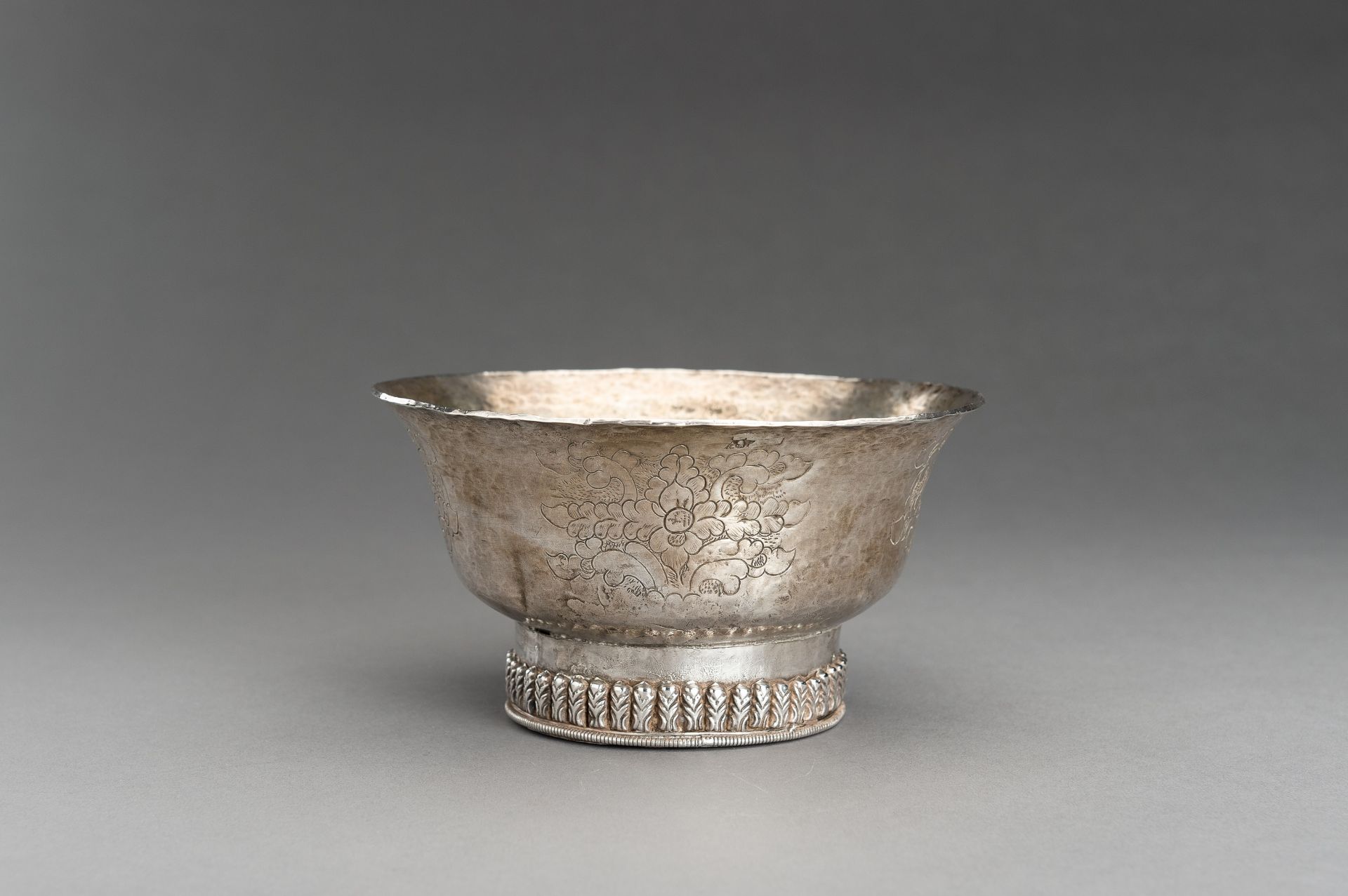 A FINE SILVER RITUAL BOWL, 19th CENTURY - Bild 5 aus 10