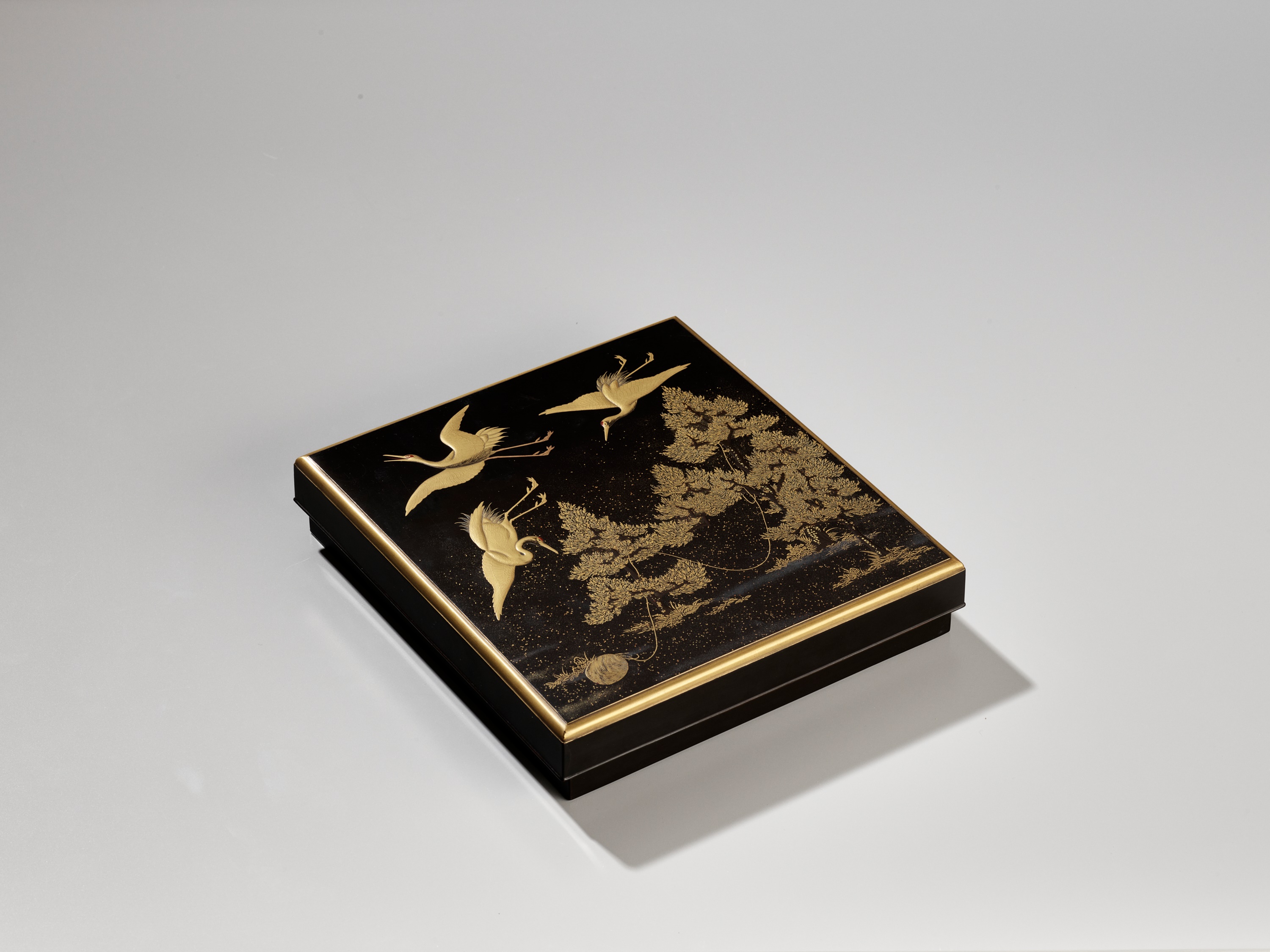A LACQUER SUZURIBAKO AND COVER WITH CRANES - Image 10 of 12