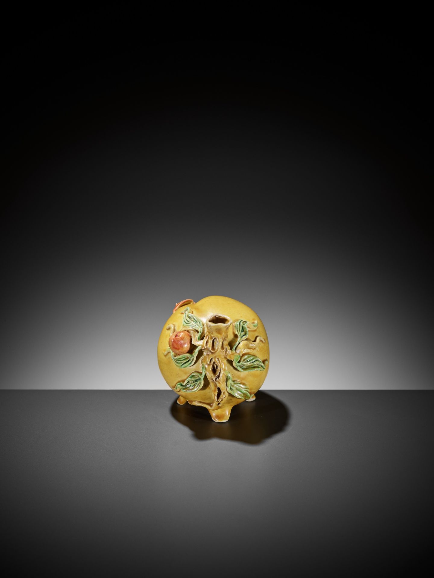 AN IMPERIAL YELLOW GLAZED PEACH-FORM WATER DROPPER, QING DYNASTY - Image 3 of 7