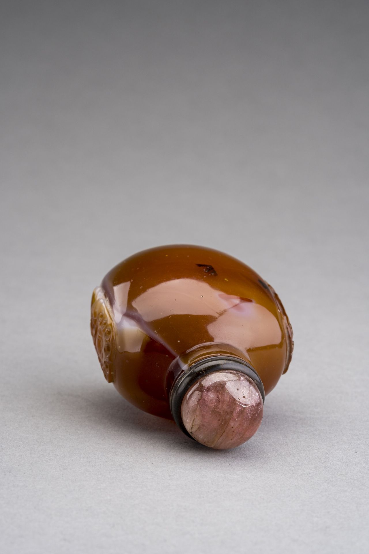 AN AGATE SNUFF BOTTLE, QING DYNASTY - Image 5 of 6