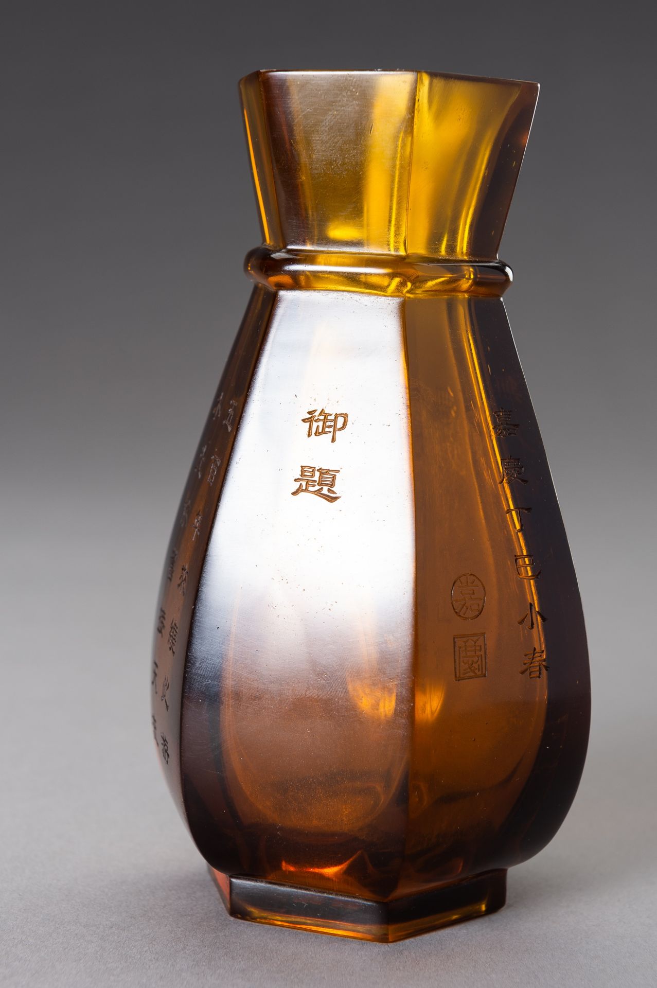 A HEXAGONAL AMBER GLASS VASE, 20TH CENTURY - Image 11 of 15
