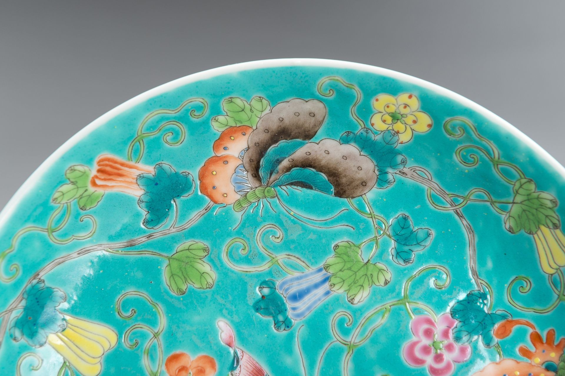A TURQUOISE GROUND 'BUTTERFLIES' PORCELAIN DISH, GUANGXU MARK AND PERIOD - Image 3 of 9