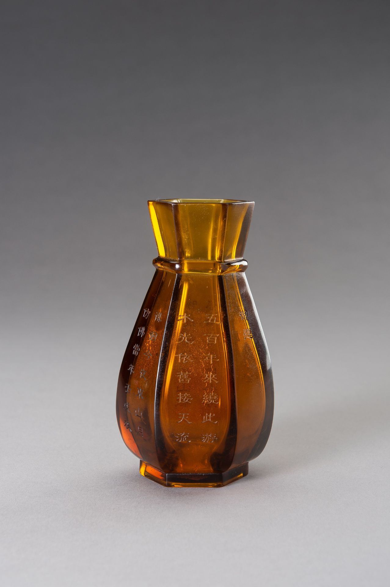 A HEXAGONAL AMBER GLASS VASE, 20TH CENTURY - Image 4 of 15