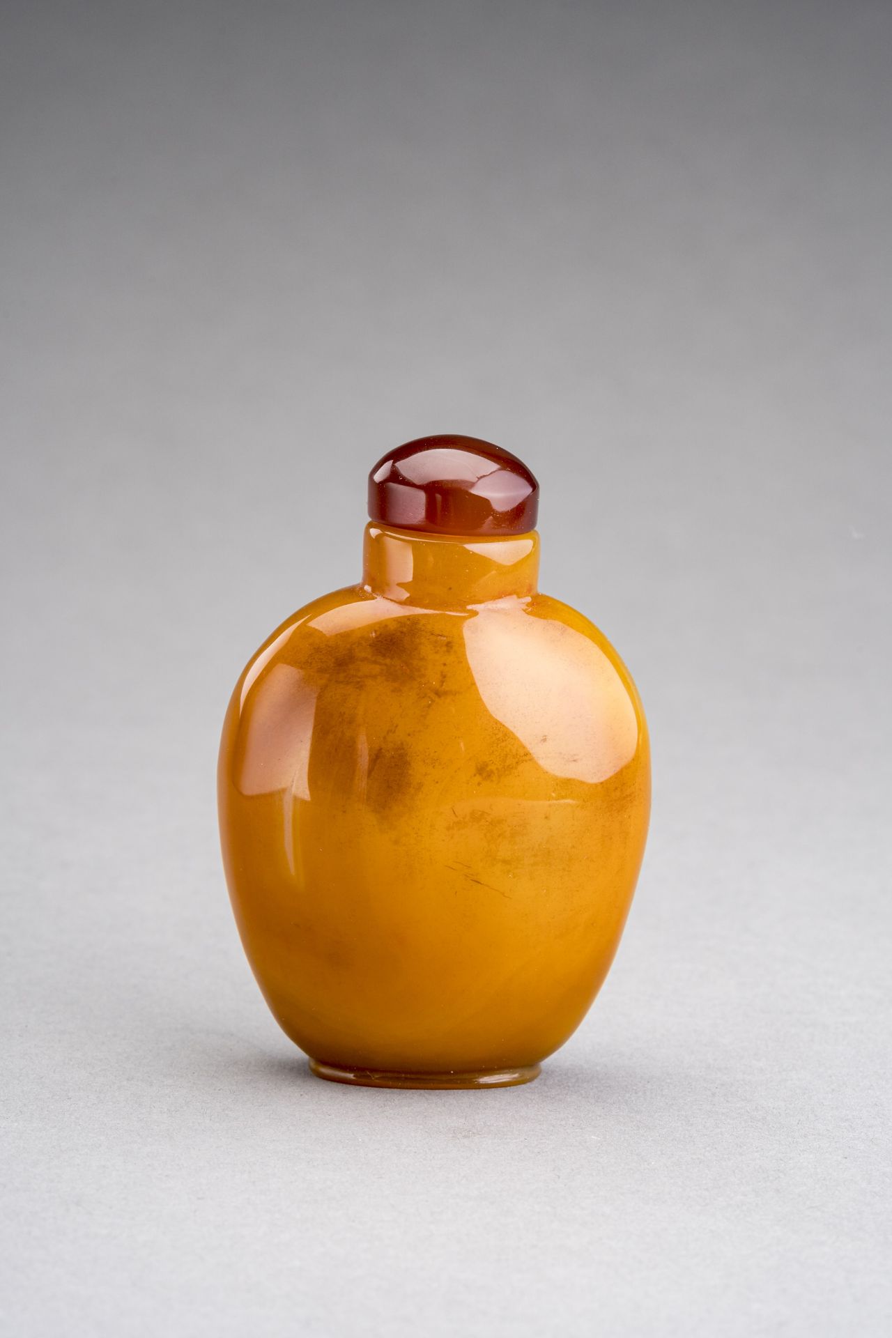 AN AGATE SNUFF BOTTLE, QING DYNASTY - Image 3 of 6