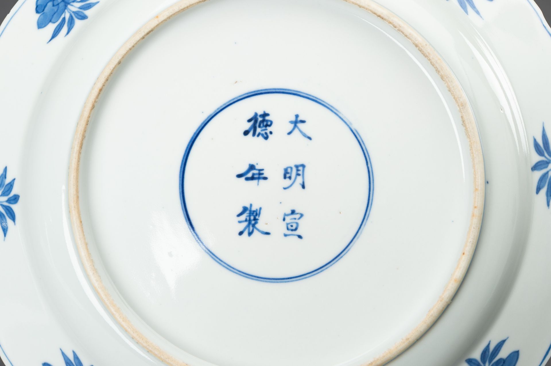 A PAIR OF BLUE AND WHITE FLORAL PORCELAIN DISHES, 1930s - Image 11 of 12