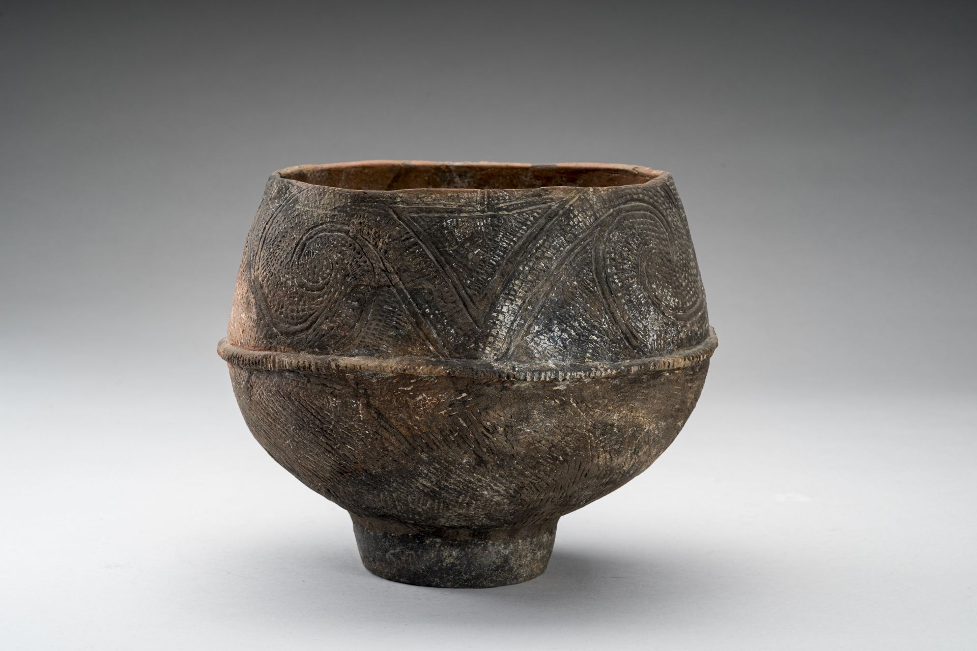 A BAN CHIANG CULTURE POTTERY JAR - Image 5 of 9