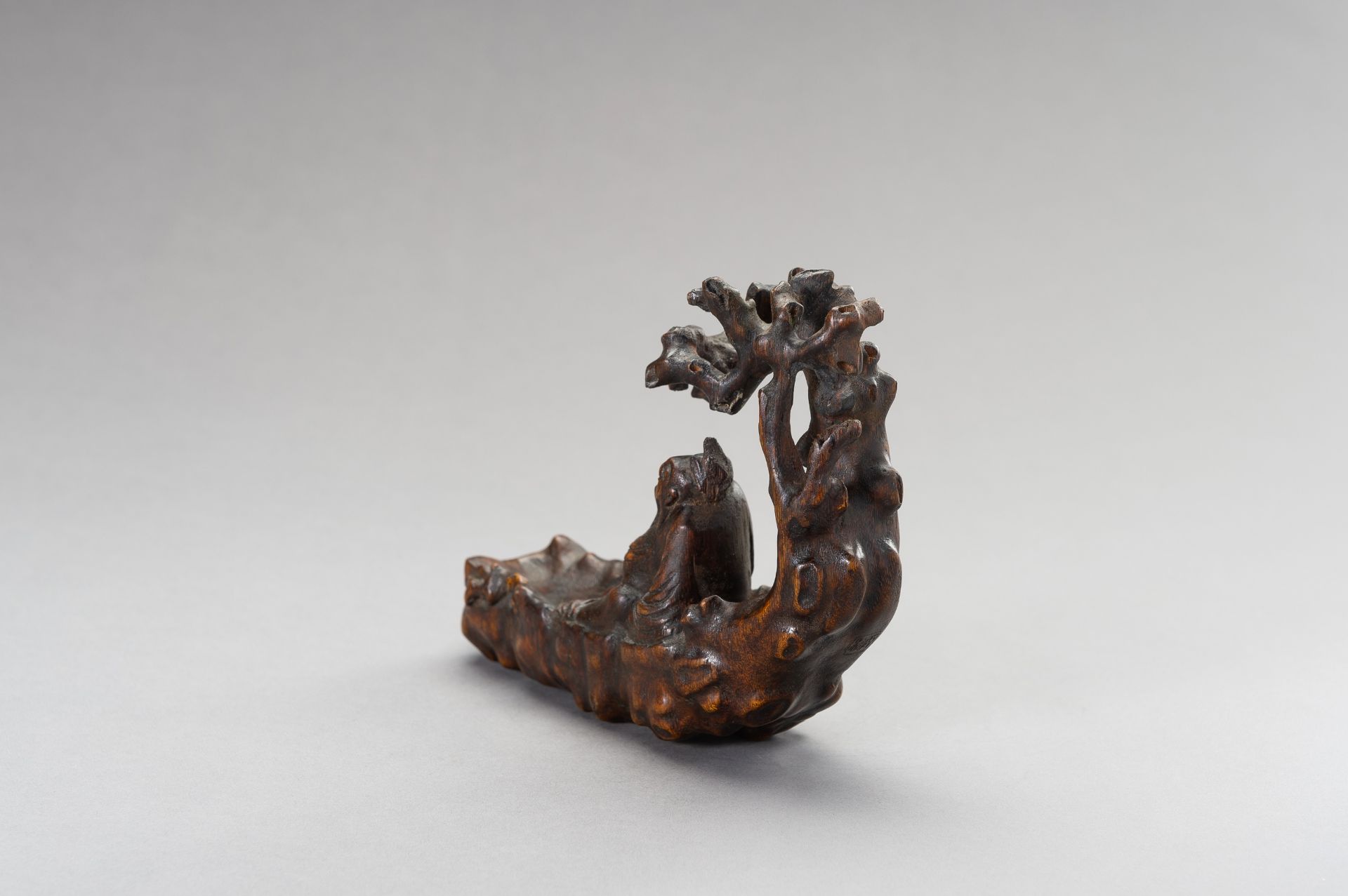 A CHENGXIANGMU ALOESWOOD CARVING OF A SAGE ON A RAFT, QING DYNASTY - Image 7 of 11