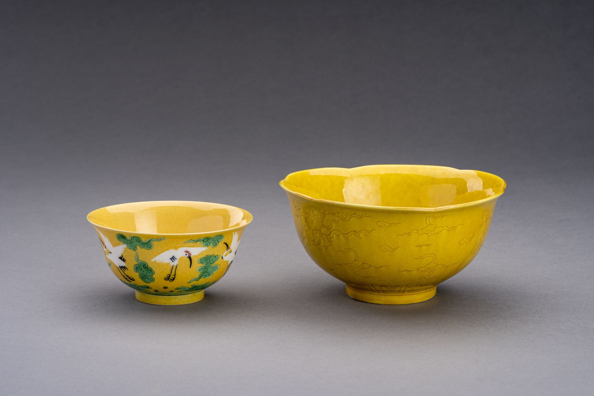 A LOT WITH TWO YELLOW GROUND PORCELAIN BOWLS - Image 2 of 11