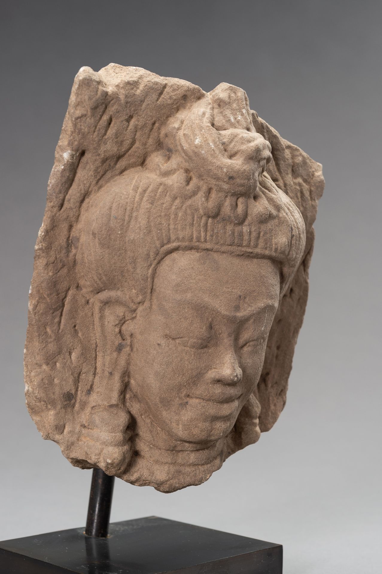 A SANDTONE FRAGMENT OF AN APSARA, BAYON STYLE, ANGKOR PERIOD - Image 8 of 11