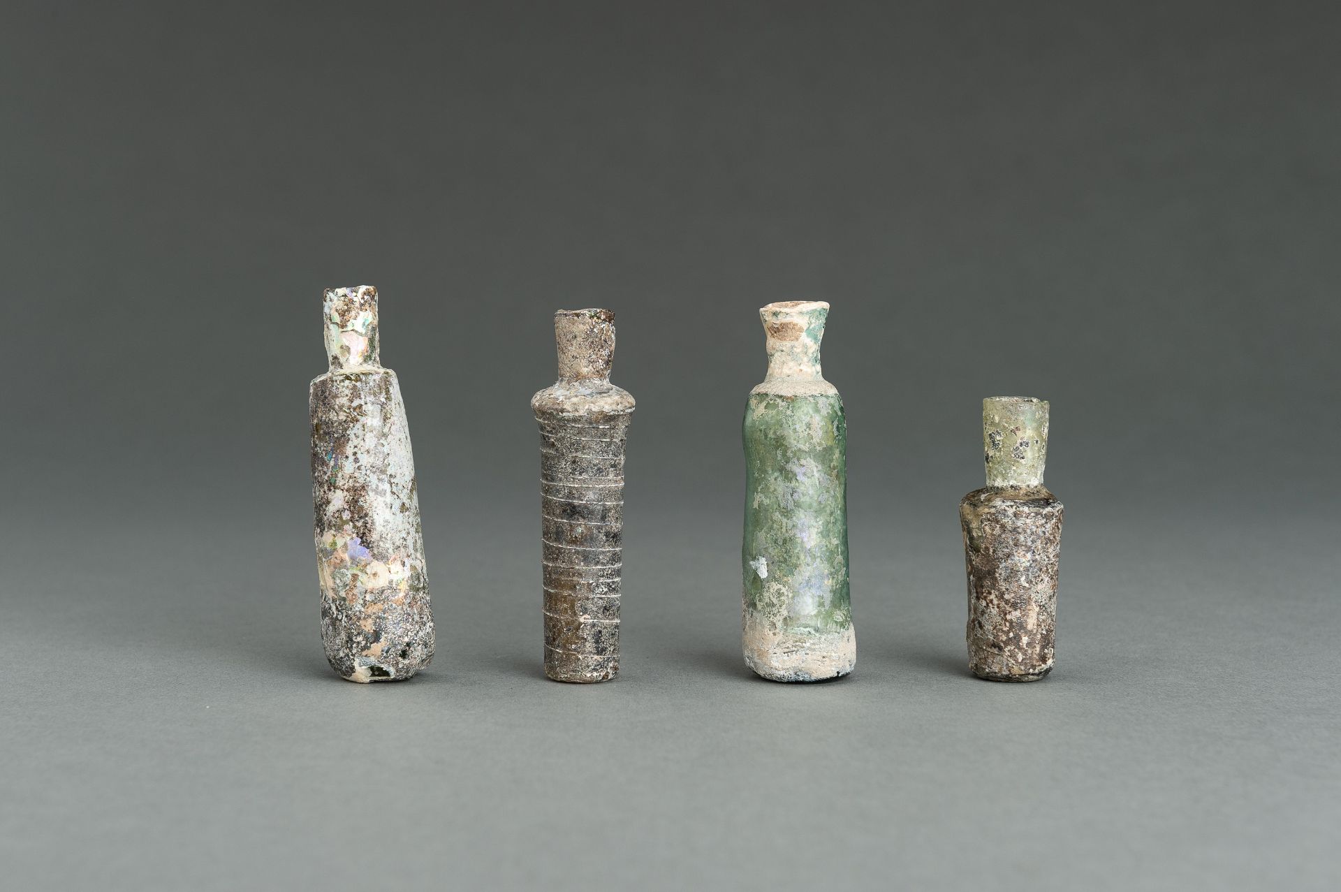 A GROUP OF FOUR FINE ROMAN MINIATURE GLASS BOTTLES - Image 9 of 13