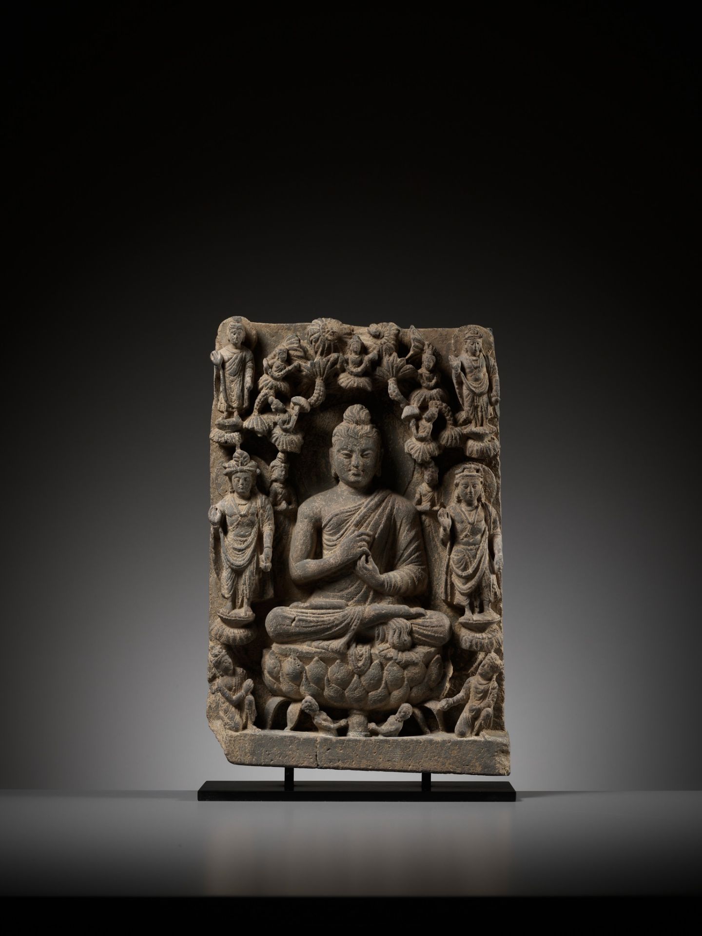 A SCHIST STELE DEPICTING BUDDHA, ANCIENT REGION OF GANDHARA, 3RD-4TH CENTURY - Image 6 of 11