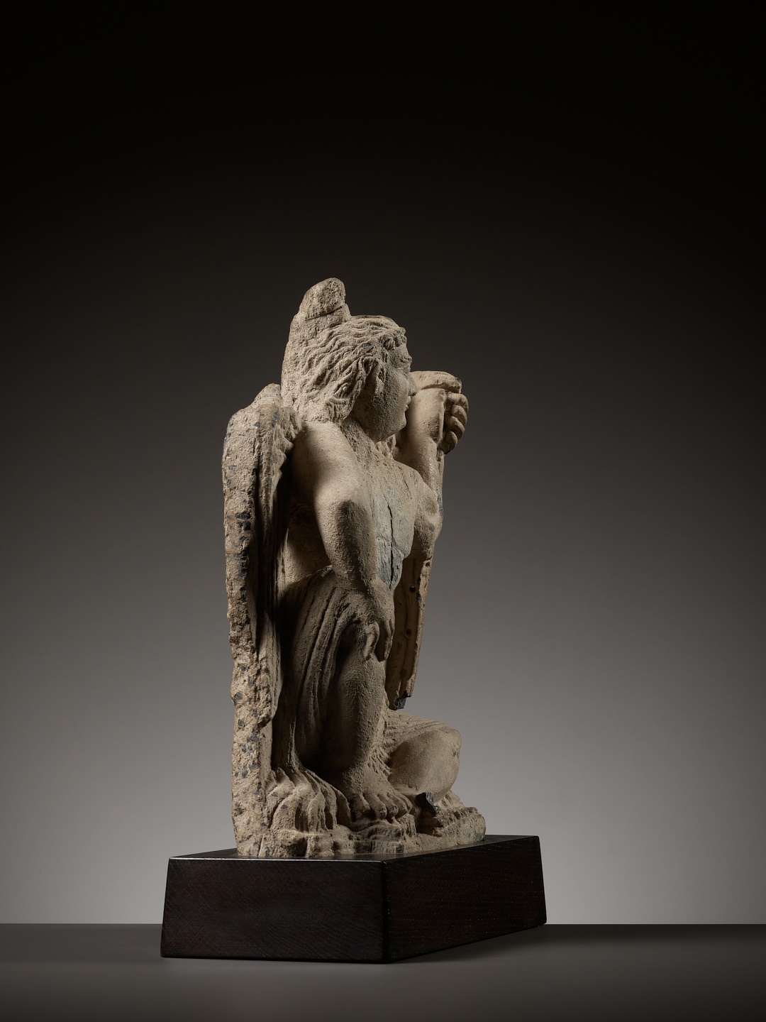 A GRAY SCHIST FIGURE OF A WINGED ATLAS, ANCIENT REGION OF GANDHARA, 3RD - 4TH CENTURY - Image 9 of 10