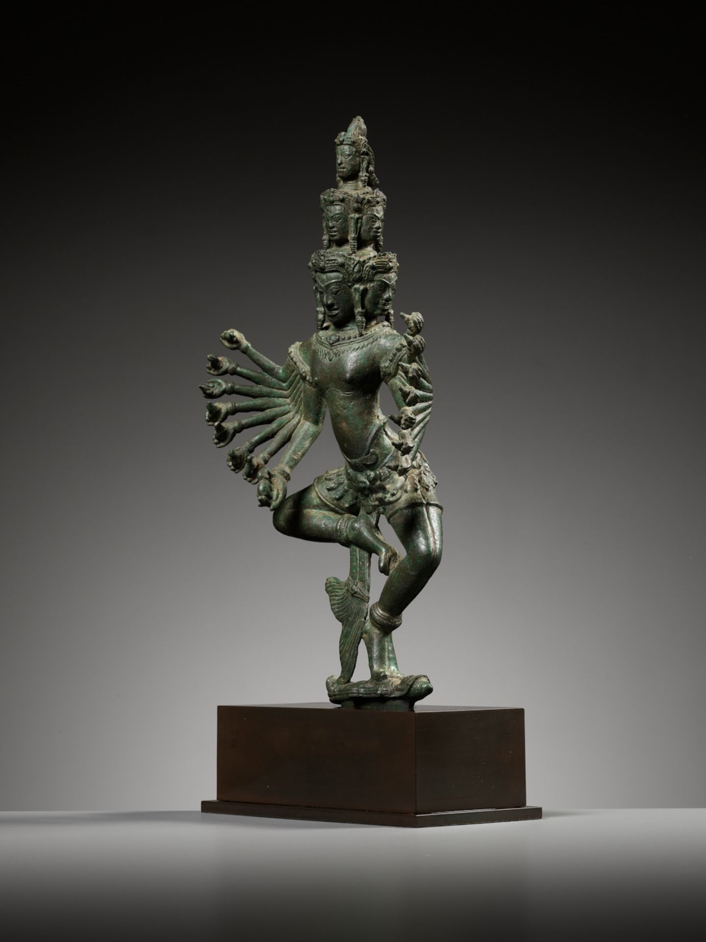 A BRONZE FIGURE OF A DANCING HEVAJRA, ANGKOR PERIOD, BAYON STYLE - Bild 9 aus 14