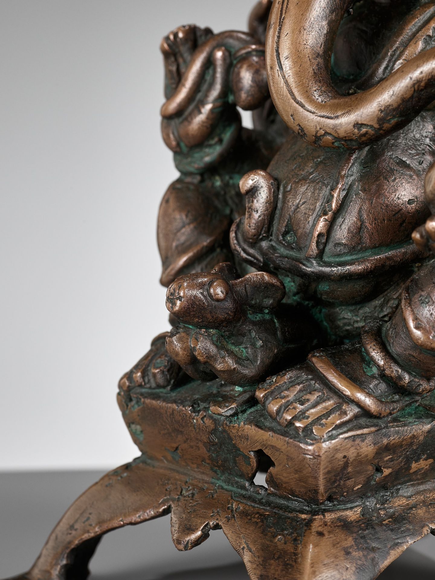 A SILVER-INLAID COPPER ALLOY FIGURE OF GANESHA, SOUTH INDIA, C. 1650-1750 - Image 3 of 12