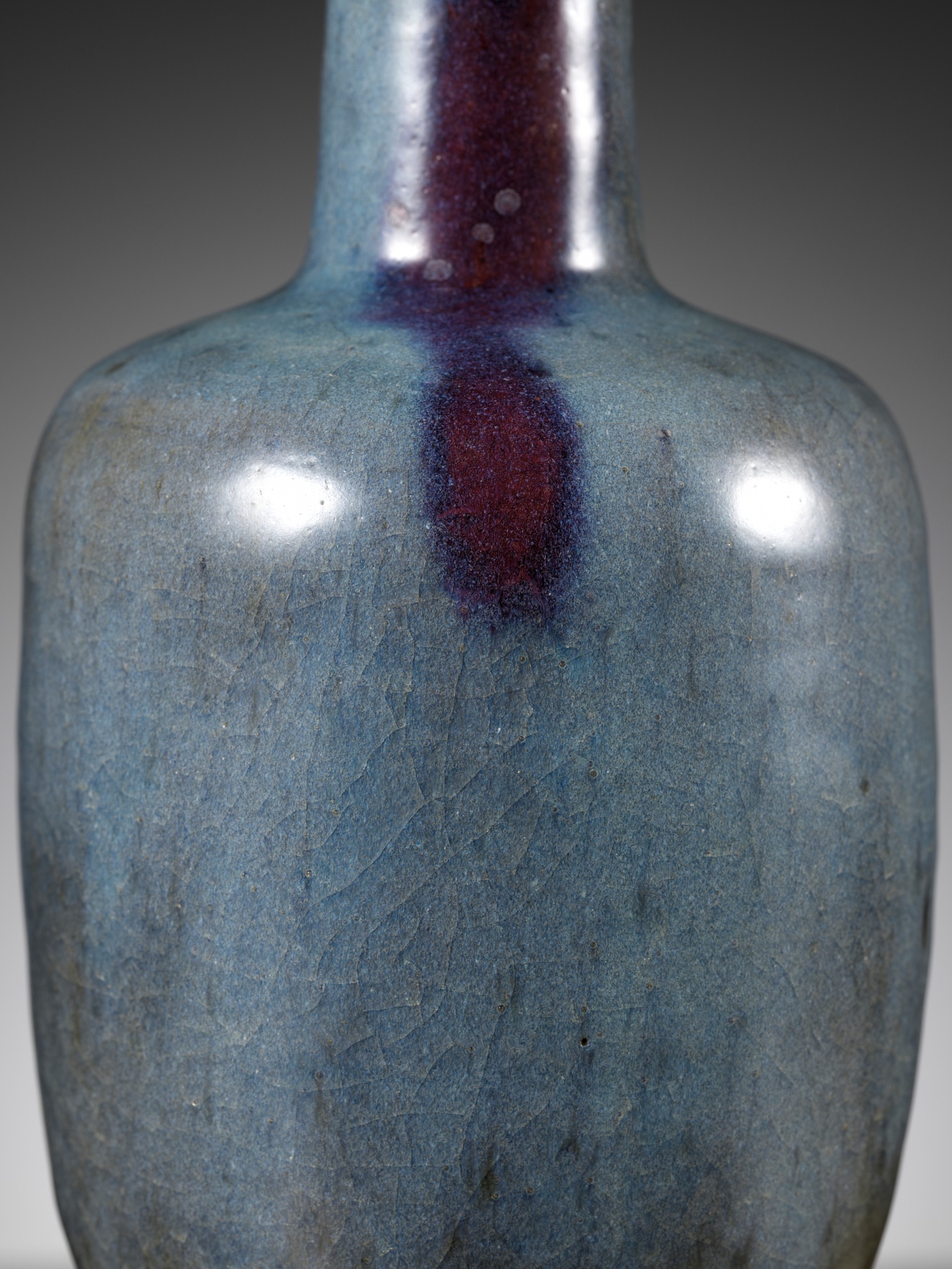 A JUNYAO GLAZED BOTTLE VASE, YUAN TO MING DYNASTY - Image 2 of 9