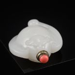 A WHITE JADE 'BAT' SNUFF BOTTLE, 1730-1850