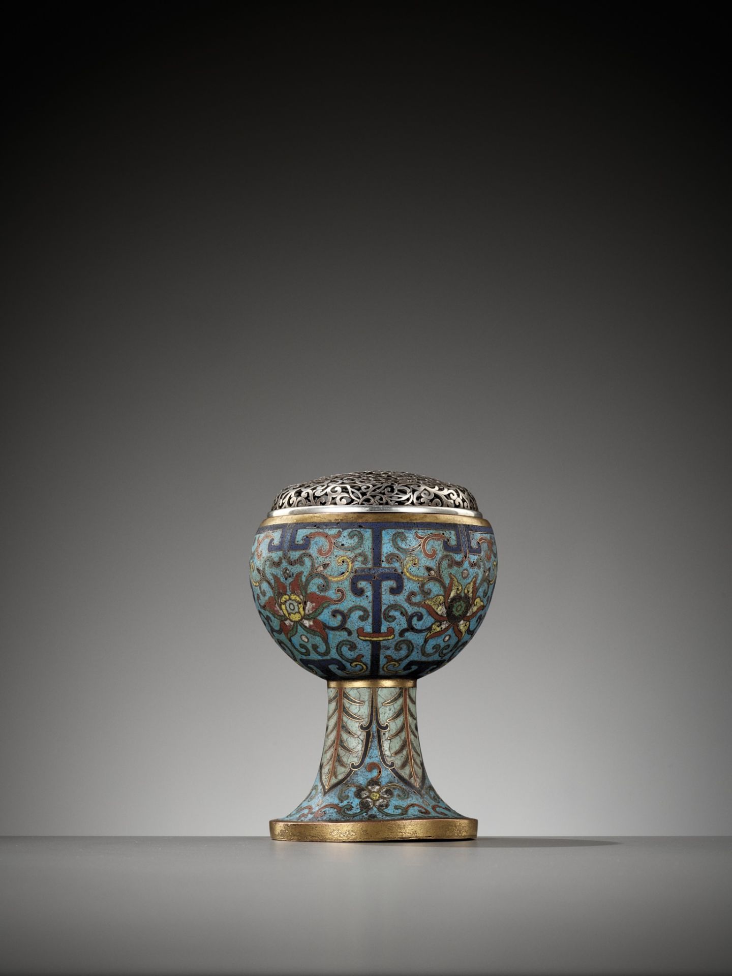 A CLOISONNE ENAMEL STEM CUP, QING DYNASTY - Bild 8 aus 11