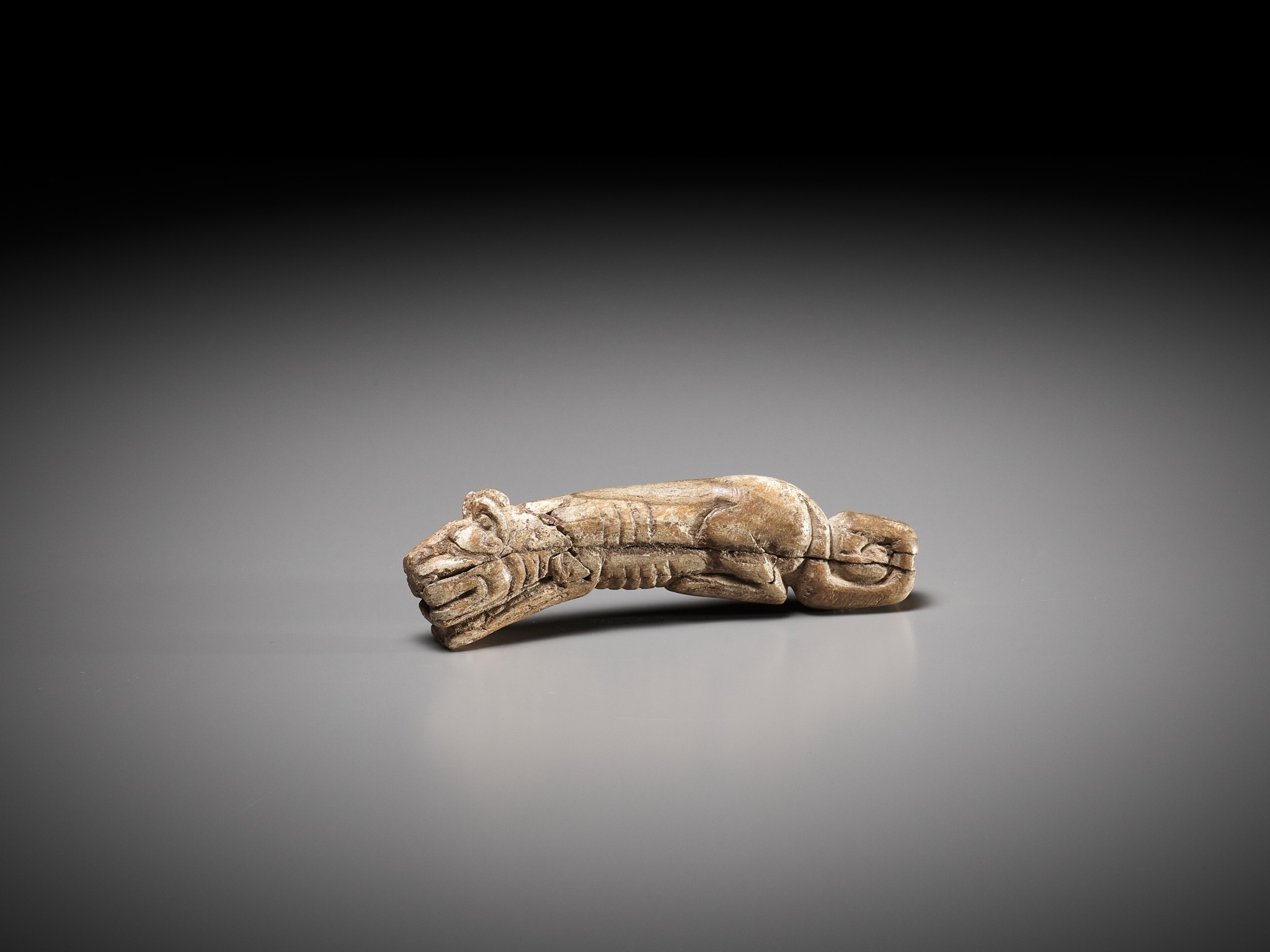 A RARE CARVED BONE FIGURE OF A TIGER, SHANG DYNASTY - Image 8 of 17