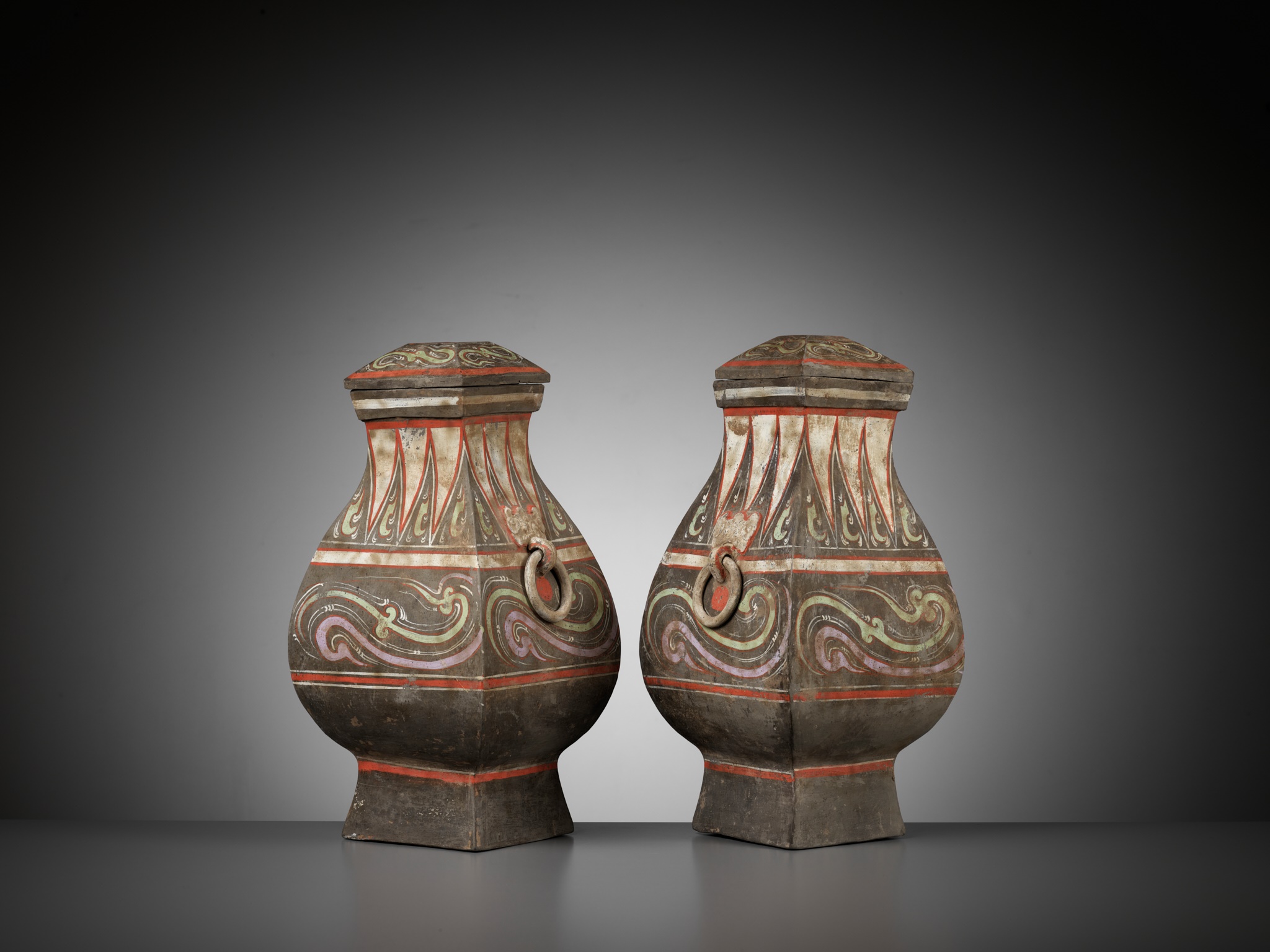 A PAIR OF LARGE PAINTED POTTERY SQUARE VASES AND COVERS, FANGHU, HAN DYNASTY - Image 14 of 19