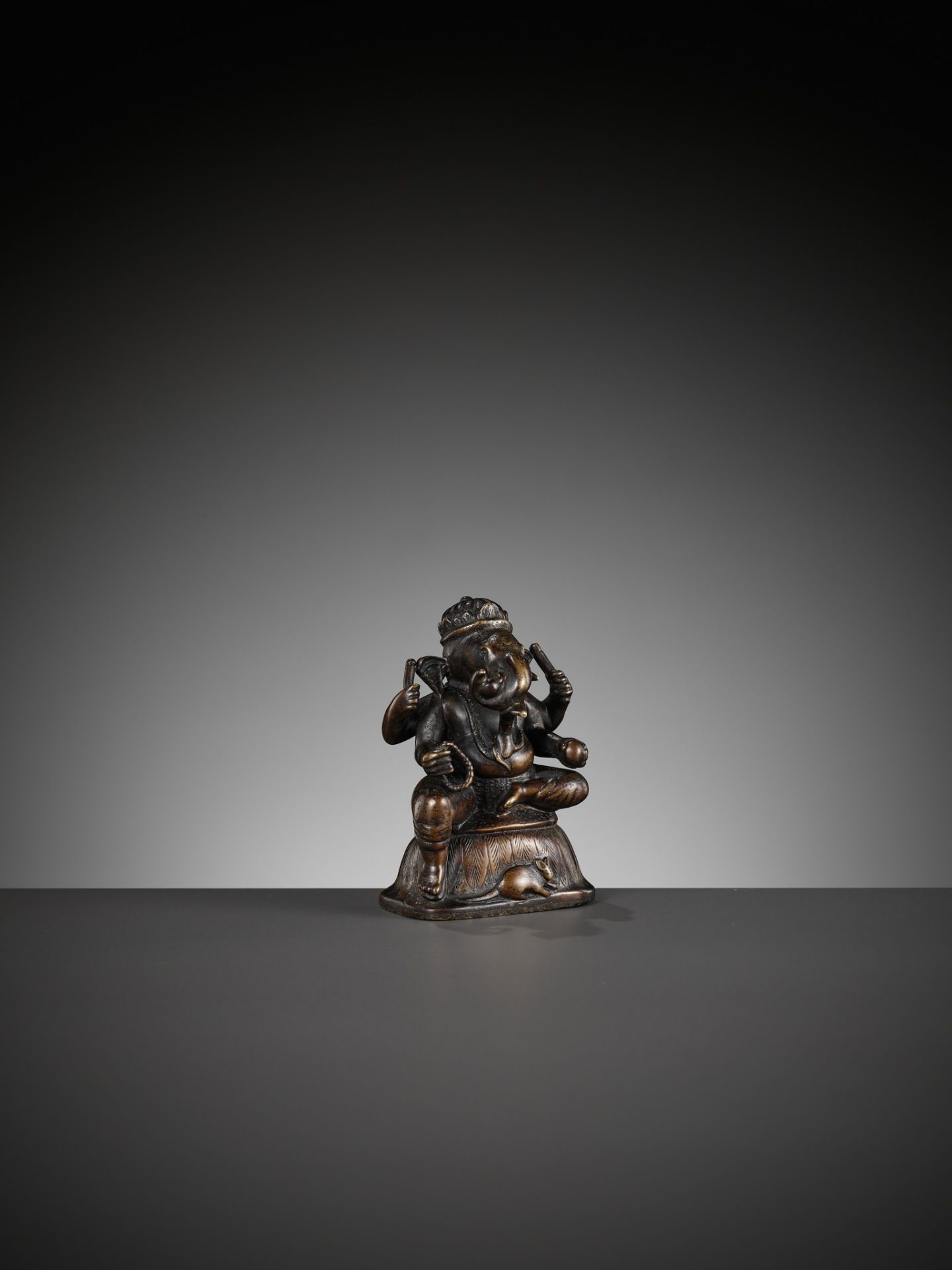 A SMALL BRONZE FIGURE OF GANESHA, SOUTH INDIA, 17TH - 18TH CENTURY - Image 12 of 14