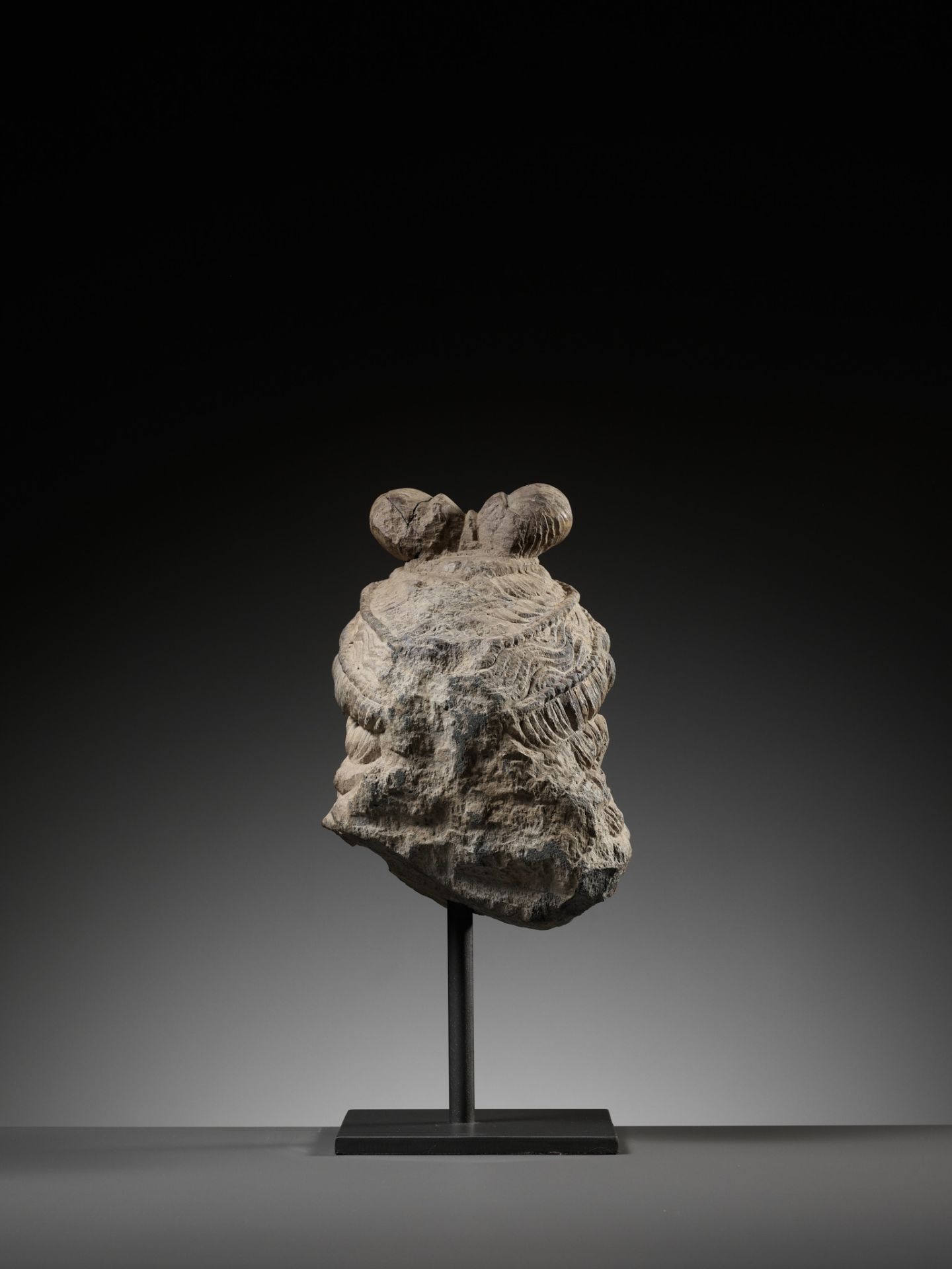 AN IMPORTANT SCHIST HEAD OF MAITREYA, ANCIENT REGION OF GANDHARA, 2ND-3RD CENTURY - Image 9 of 13