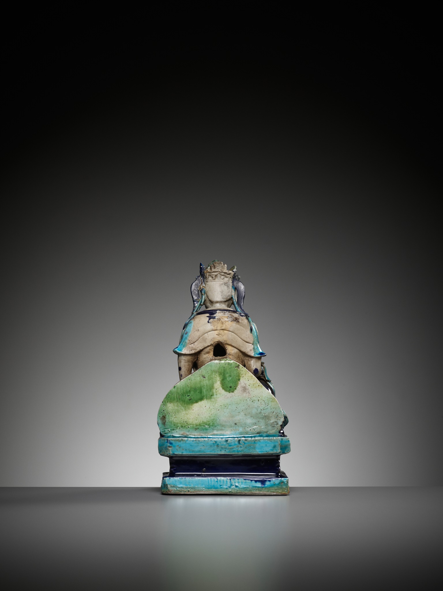 A FAHUA GLAZED FIGURE OF GUANYIN, LATE MING DYNASTY - Image 9 of 12