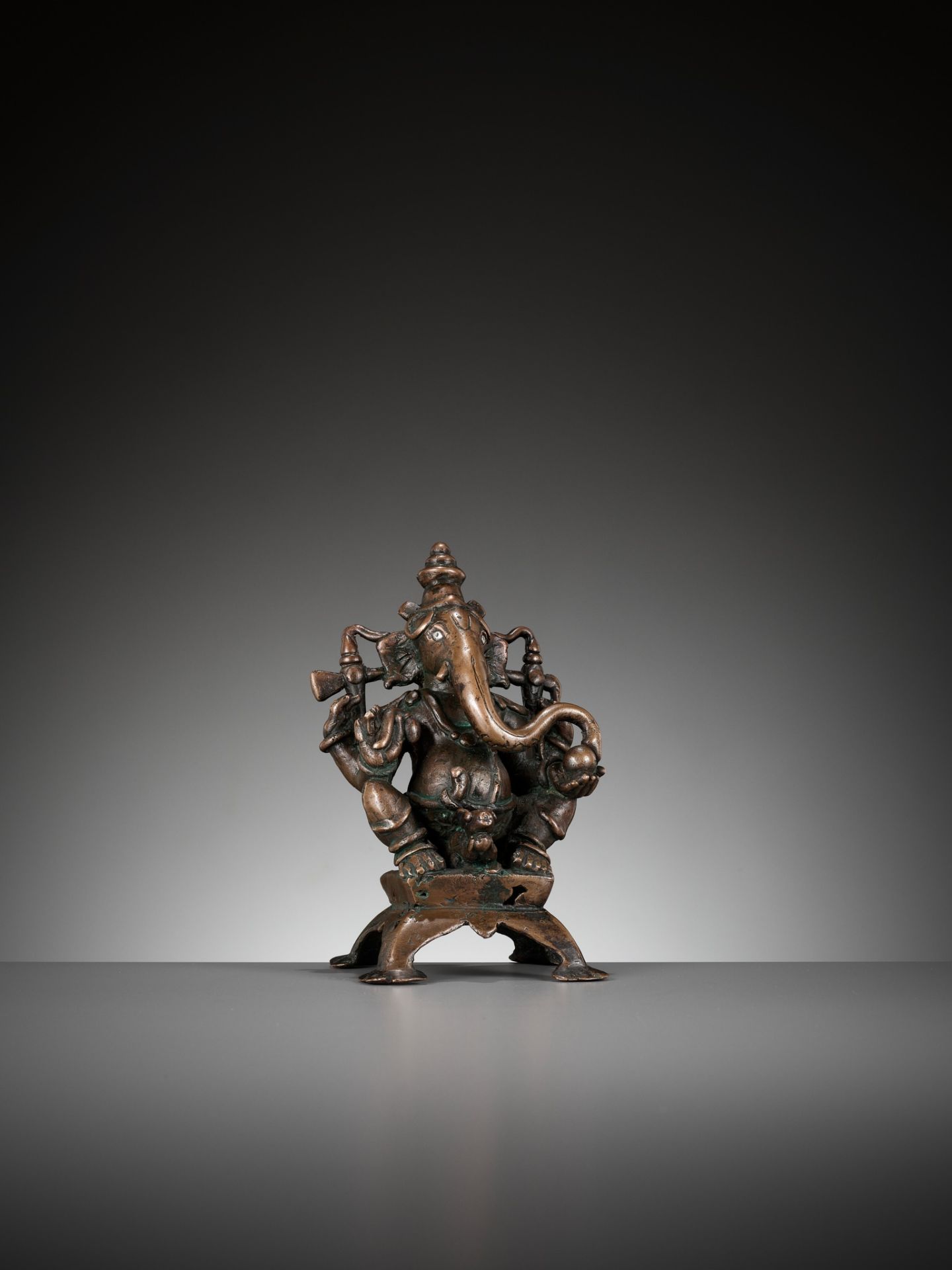 A SILVER-INLAID COPPER ALLOY FIGURE OF GANESHA, SOUTH INDIA, C. 1650-1750 - Image 10 of 12