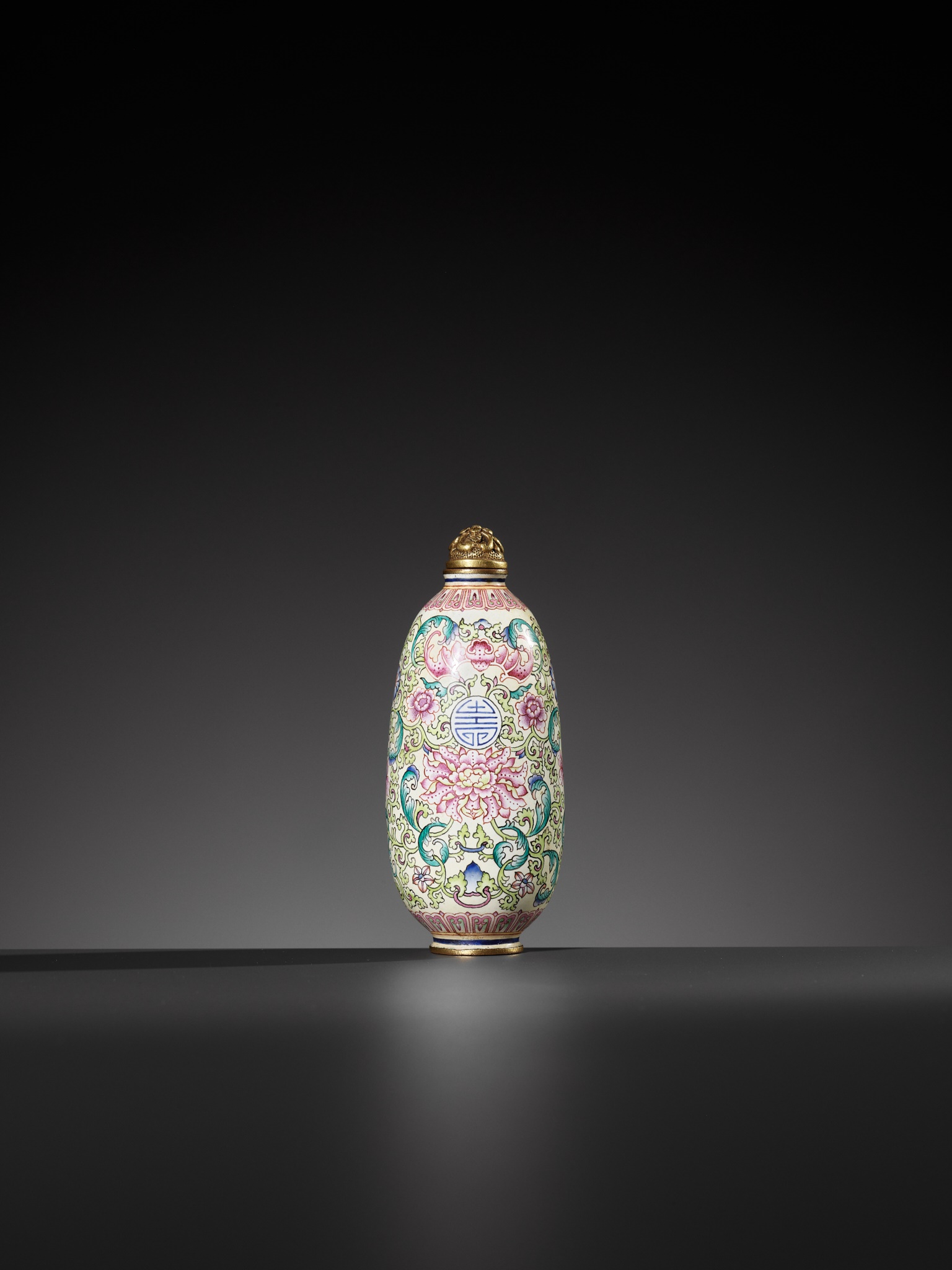 AN IMPERIAL GUANGZHOU ENAMEL 'LOTUS AND SHOU' SNUFF BOTTLE, YONGZHENG MARK AND PERIOD - Image 6 of 11