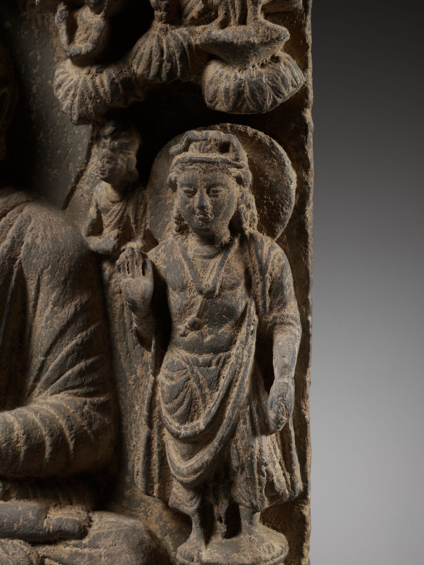 A SCHIST STELE DEPICTING BUDDHA, ANCIENT REGION OF GANDHARA, 3RD-4TH CENTURY - Image 8 of 11