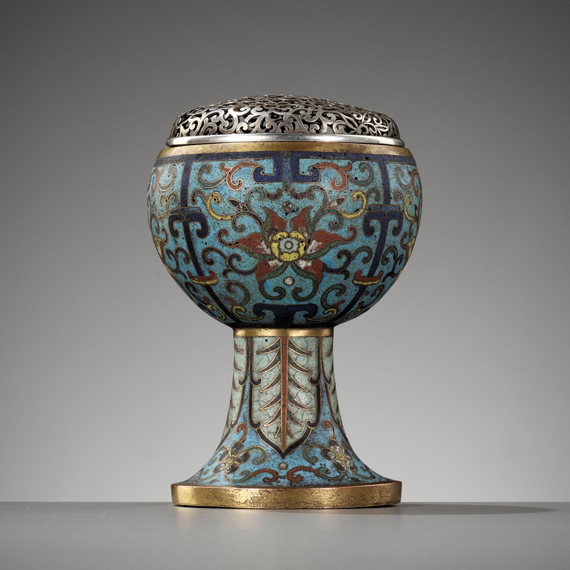 A CLOISONNE ENAMEL STEM CUP, QING DYNASTY