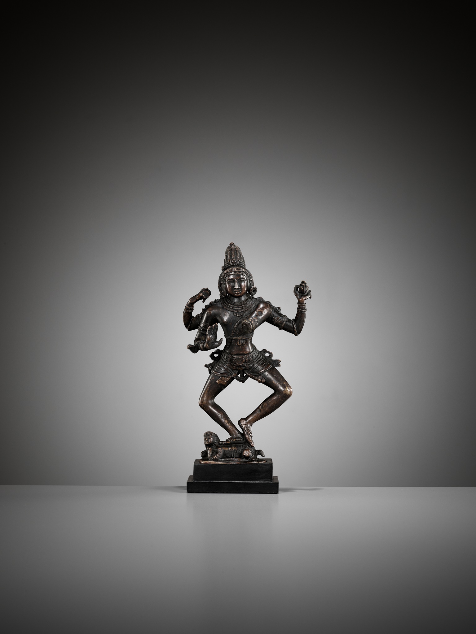 A BRONZE FIGURE OF SHIVA NATARAJA, VIJAYANAGARA EMPIRE, SOUTH INDIA, 1336-1646 - Image 2 of 11